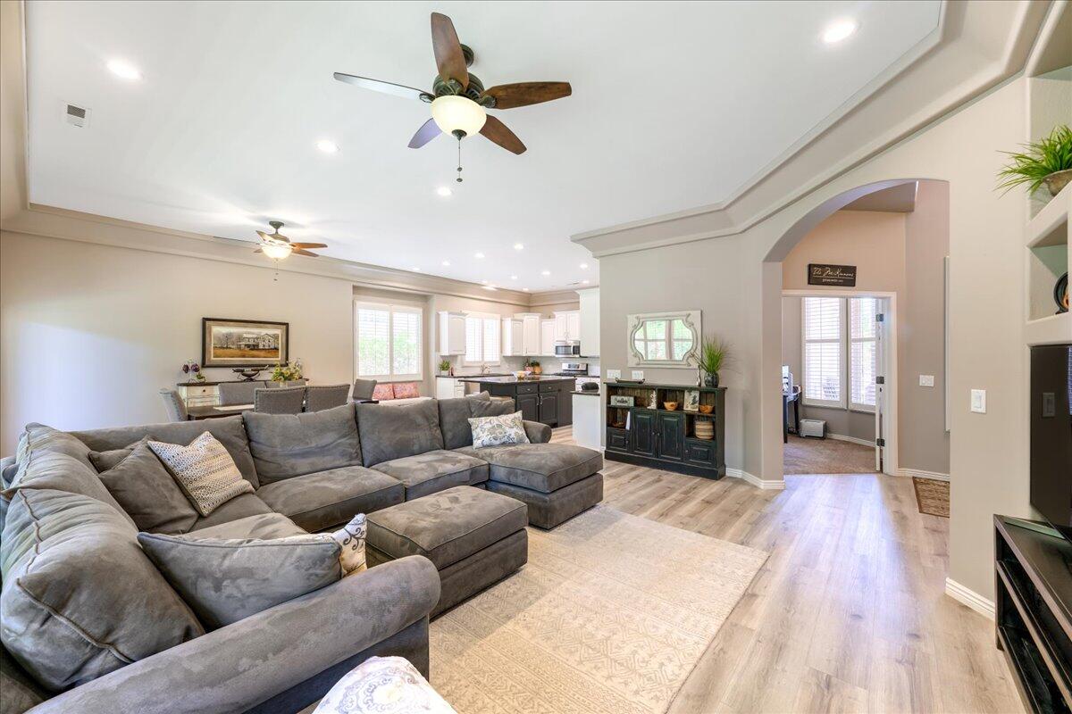 1676 N Sonoran DR