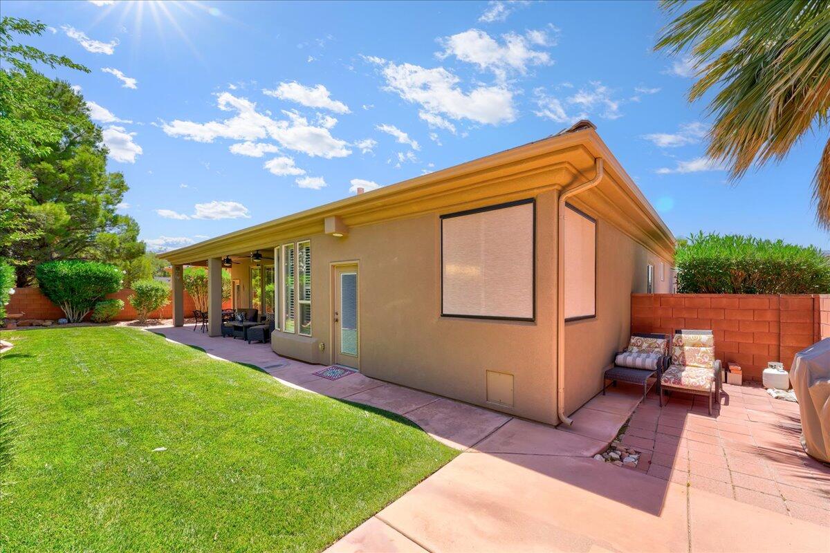 1676 N Sonoran DR