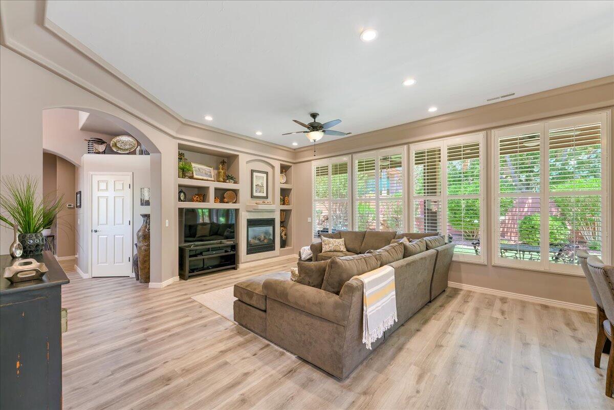 1676 N Sonoran DR