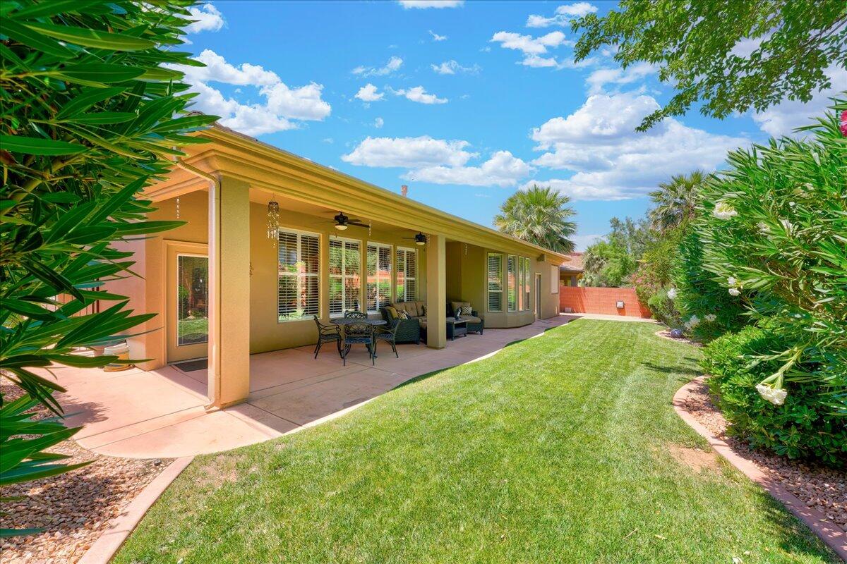 1676 N Sonoran DR