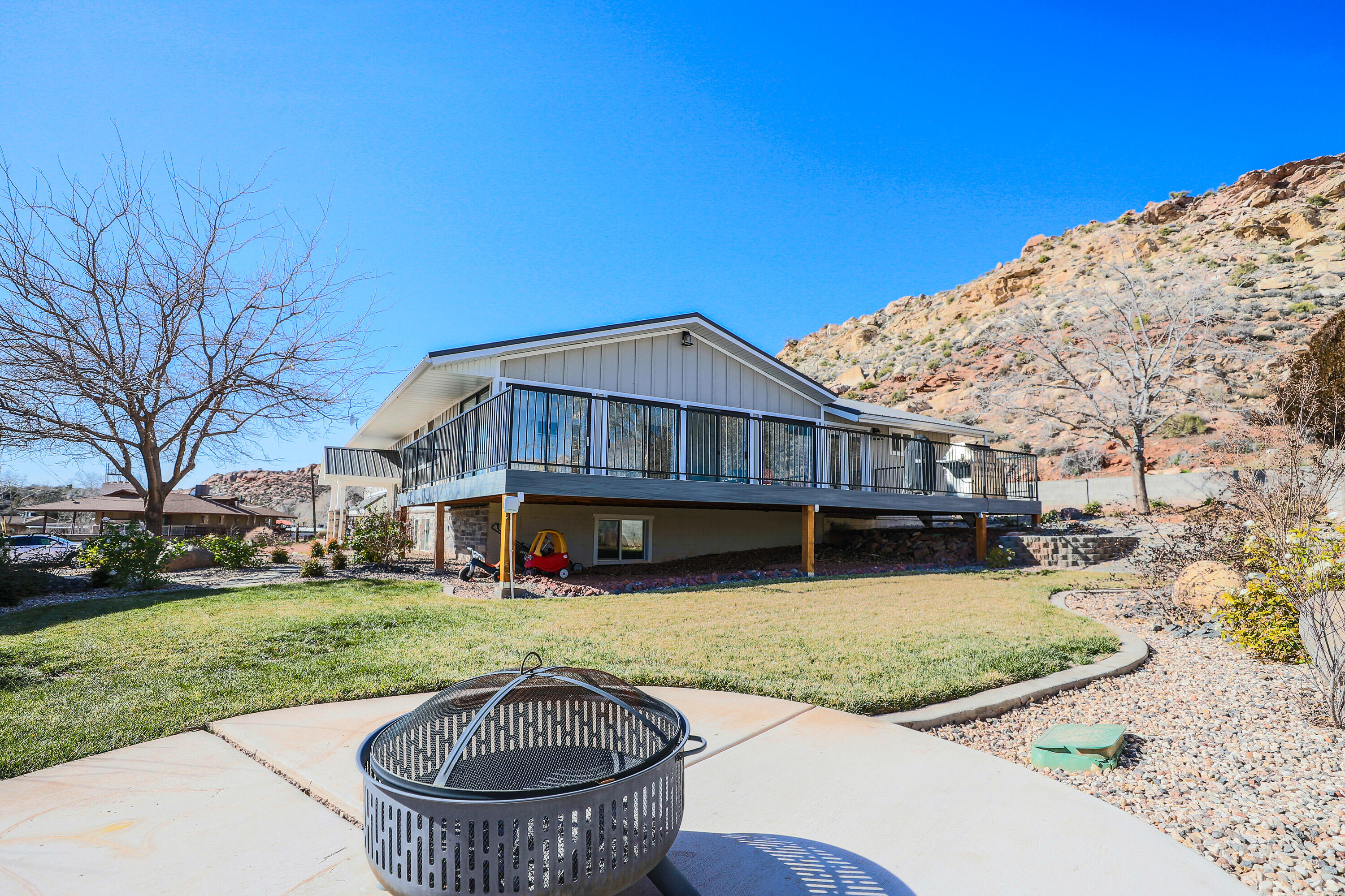 422 W BUCKEYE REEF RD