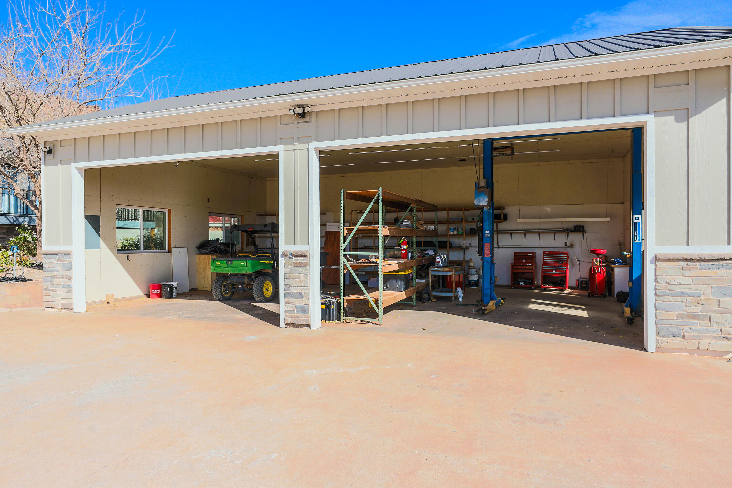 422 W BUCKEYE REEF RD