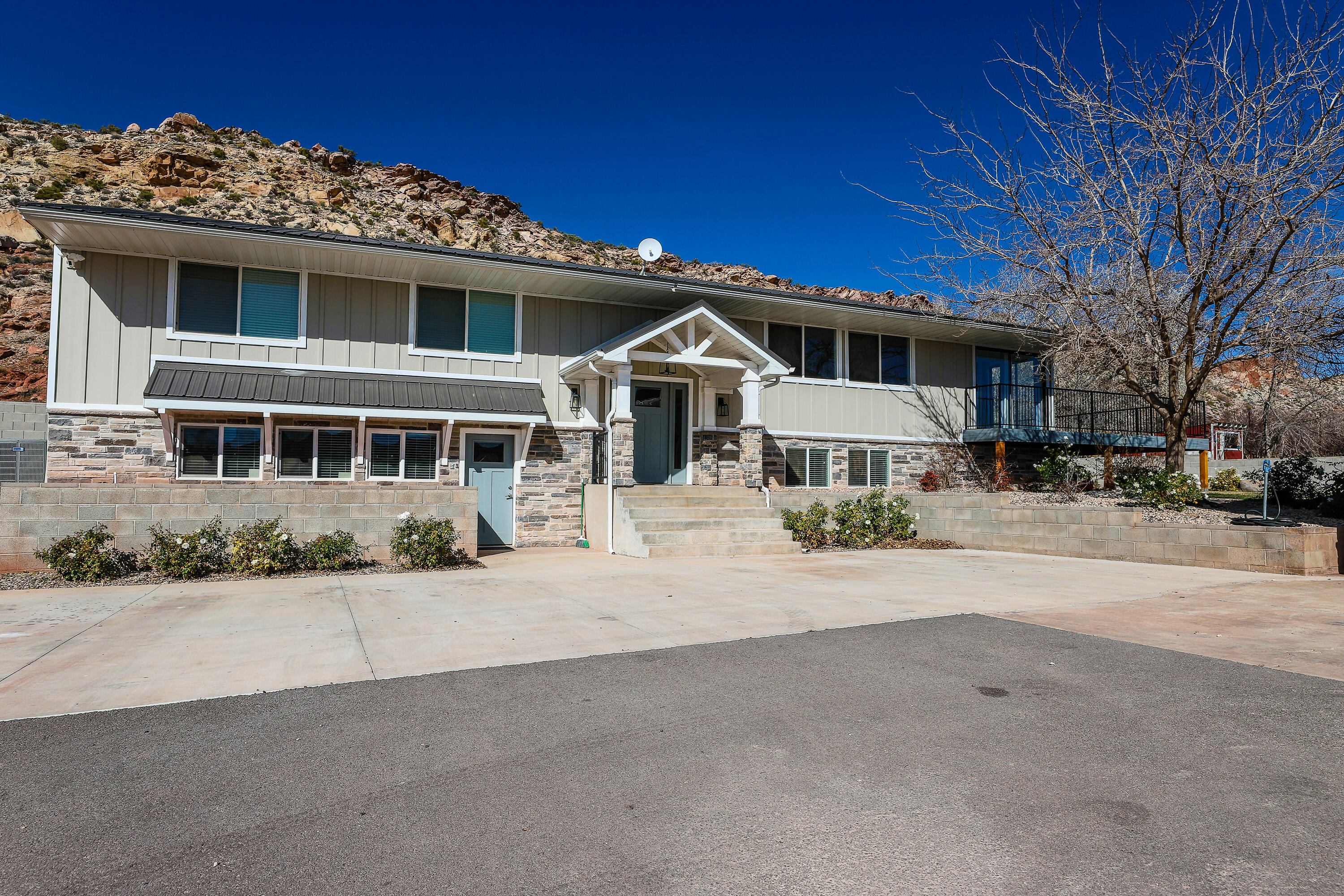 422 W BUCKEYE REEF RD