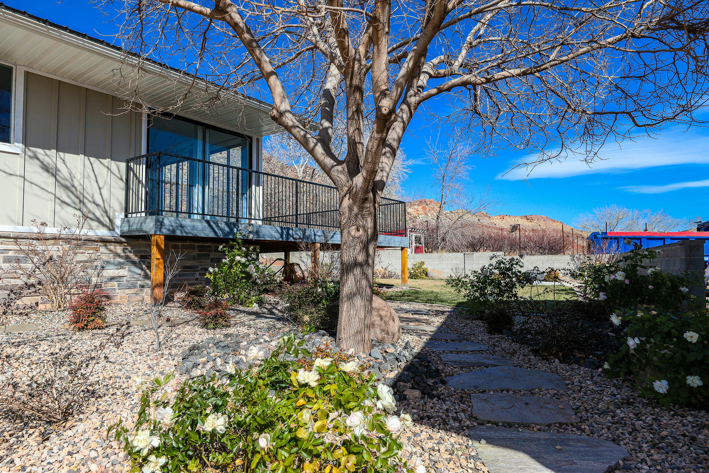 422 W BUCKEYE REEF RD