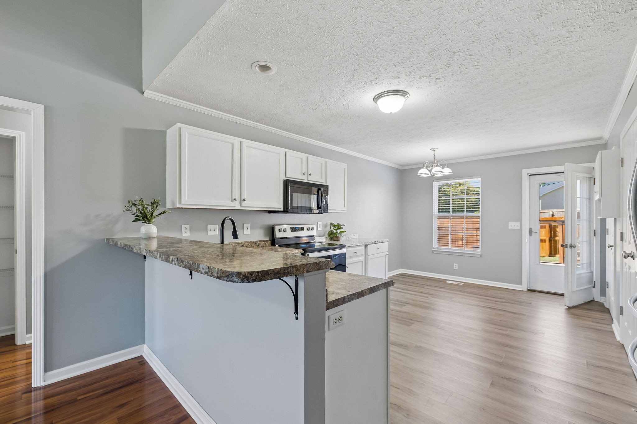 1328 Peachtree St