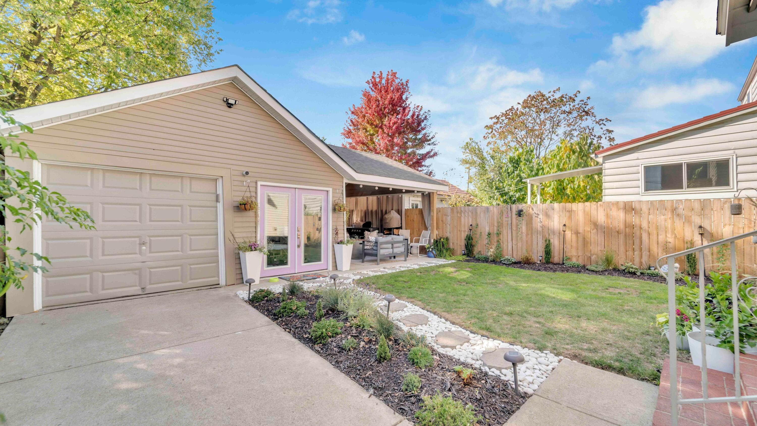 301 E Markison Avenue