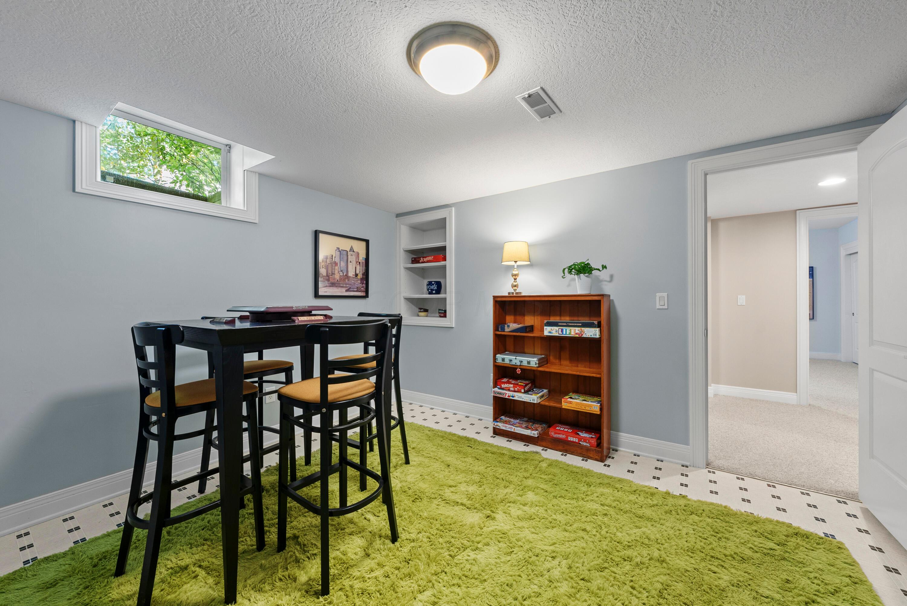 5222 Medallion Drive E