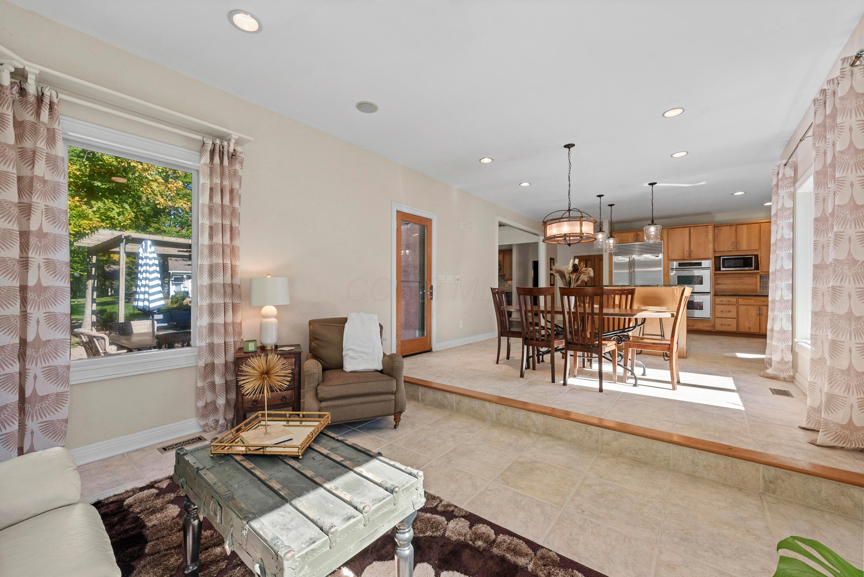 5222 Medallion Drive E