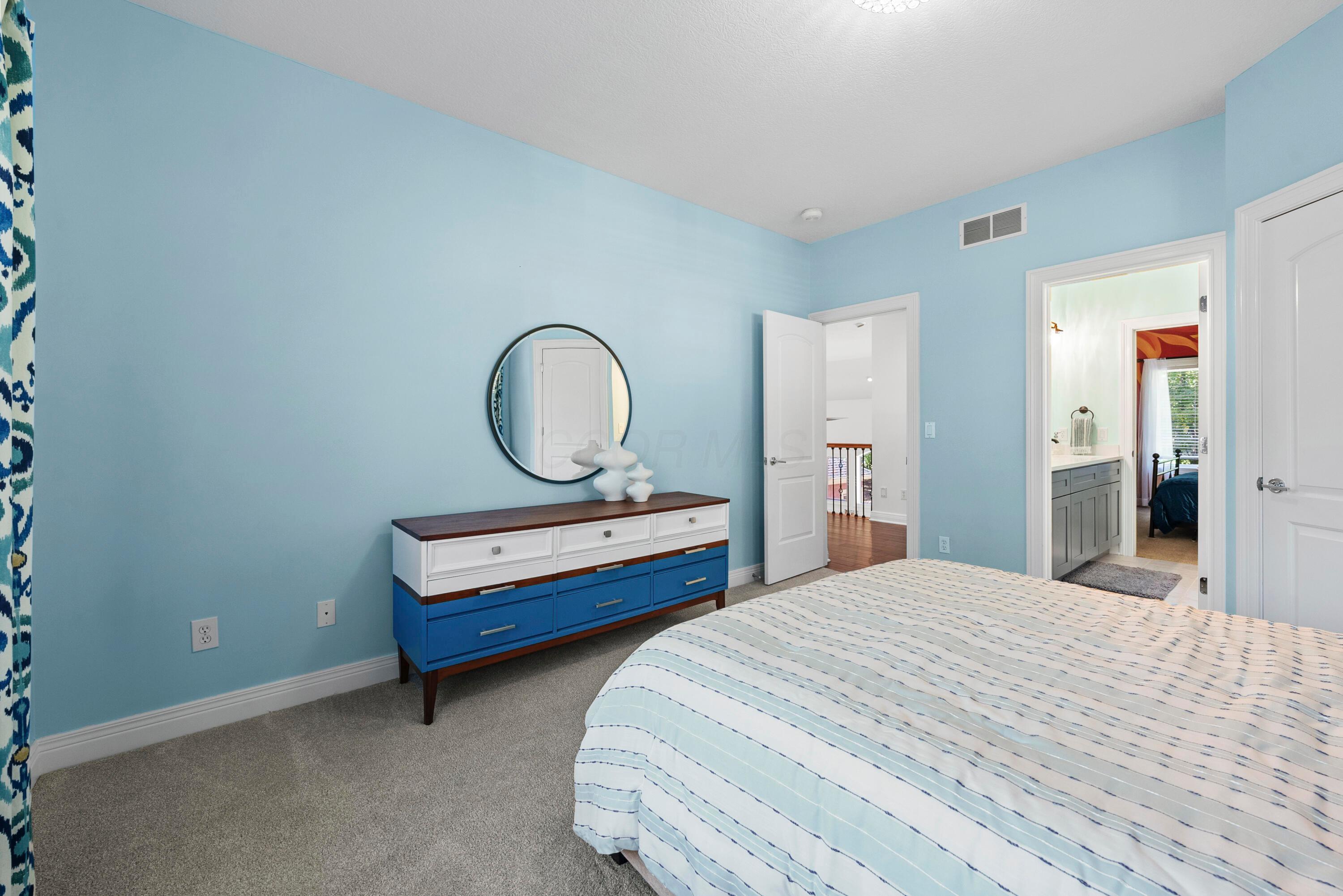 5222 Medallion Drive E