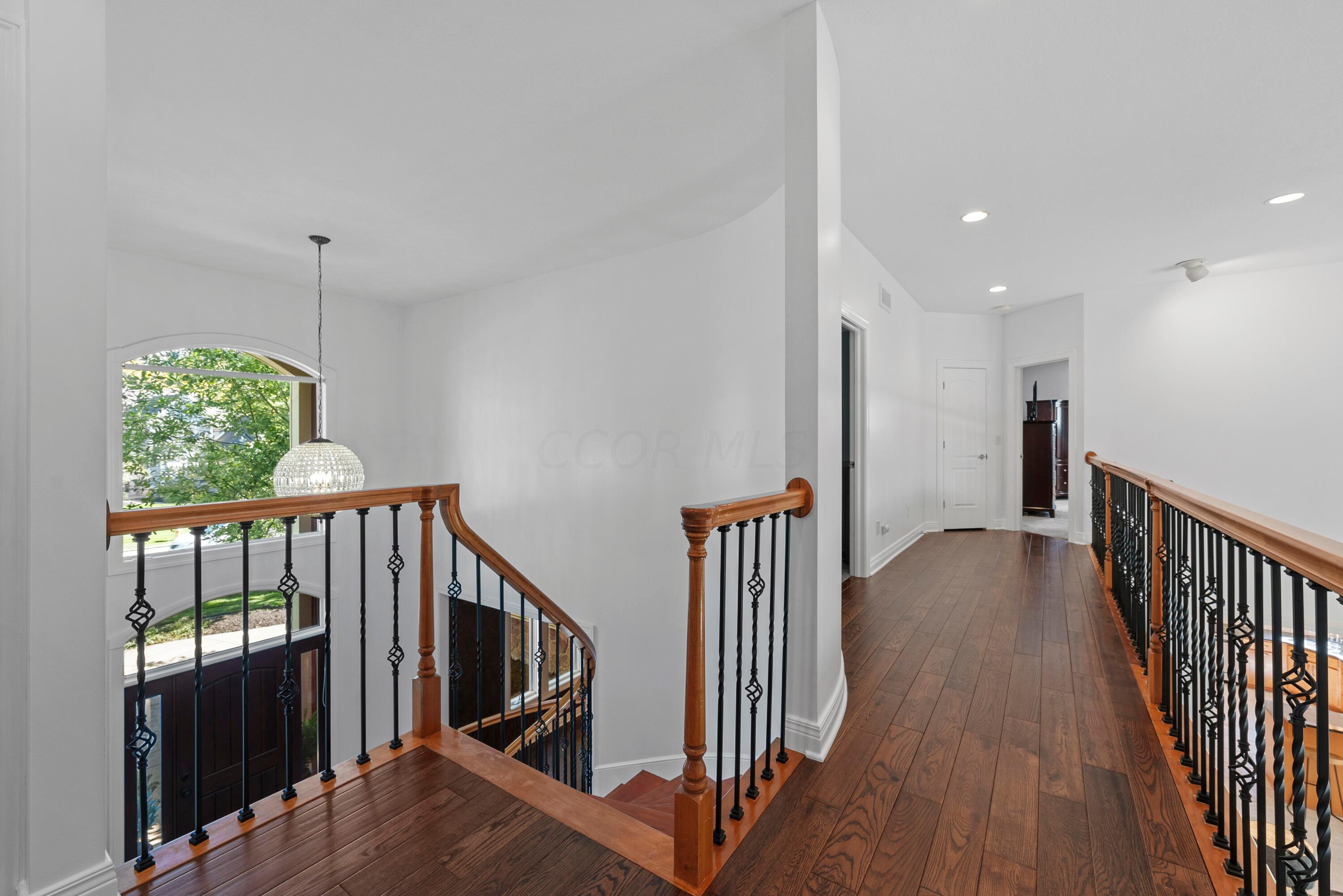 5222 Medallion Drive E