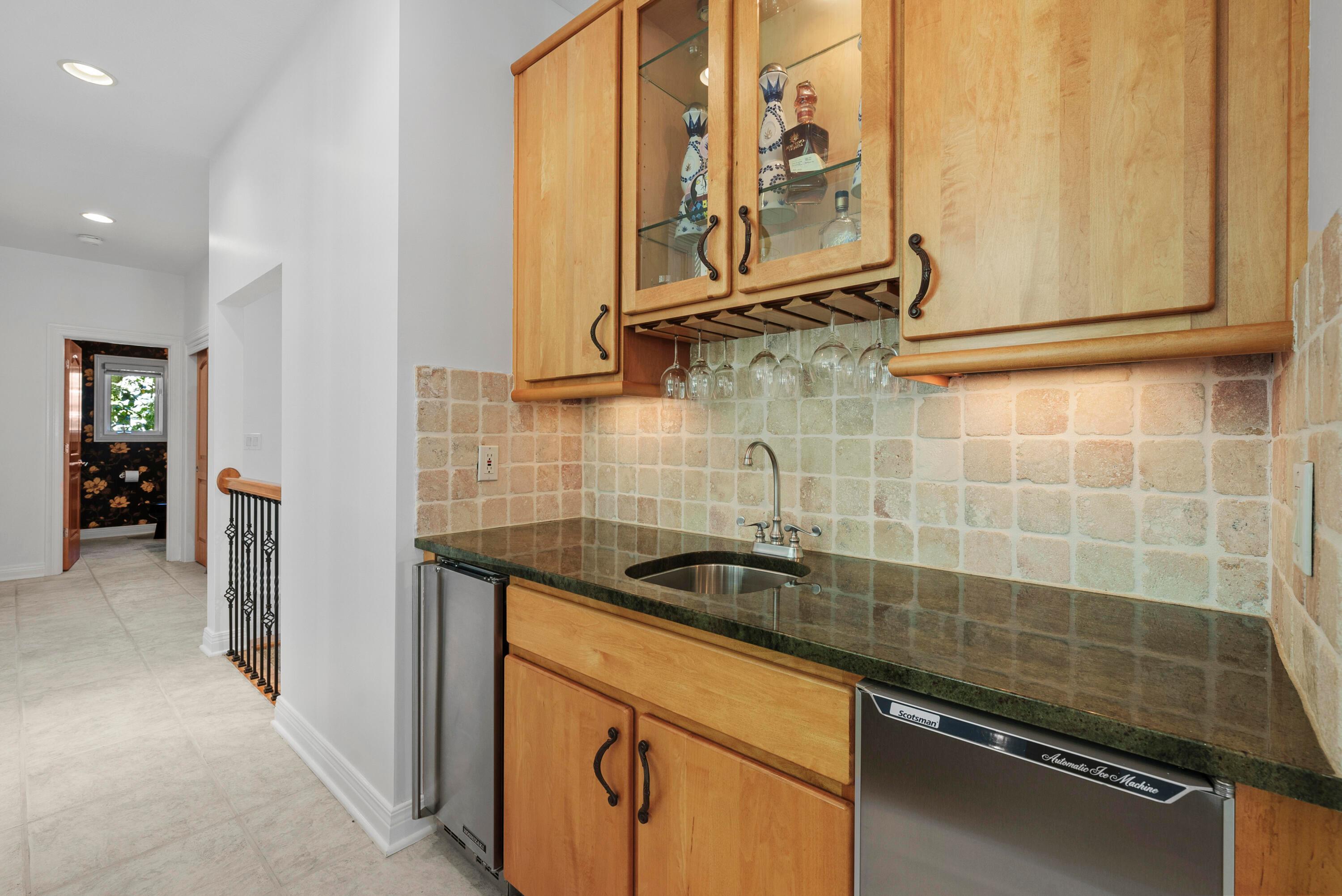 5222 Medallion Drive E