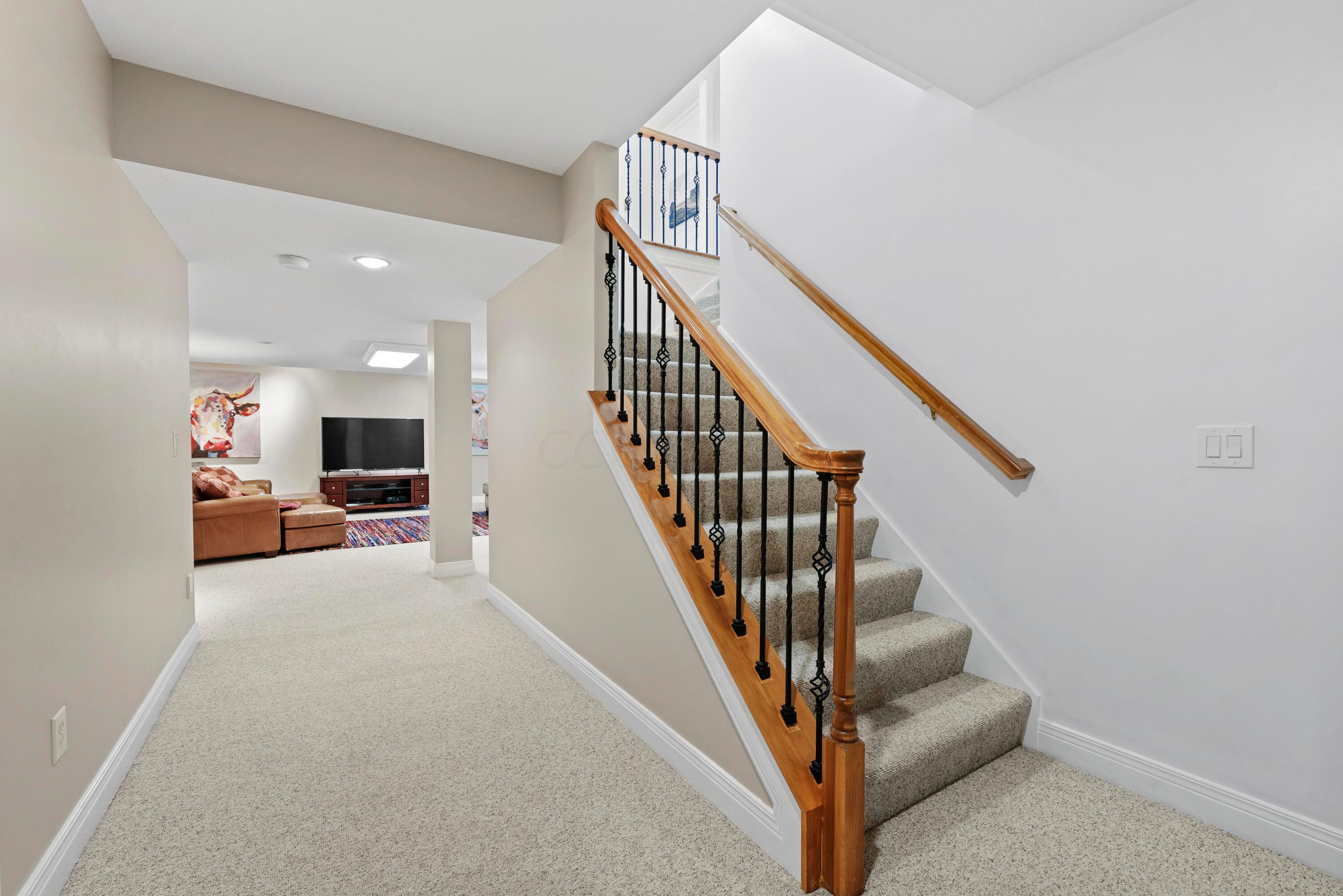 5222 Medallion Drive E