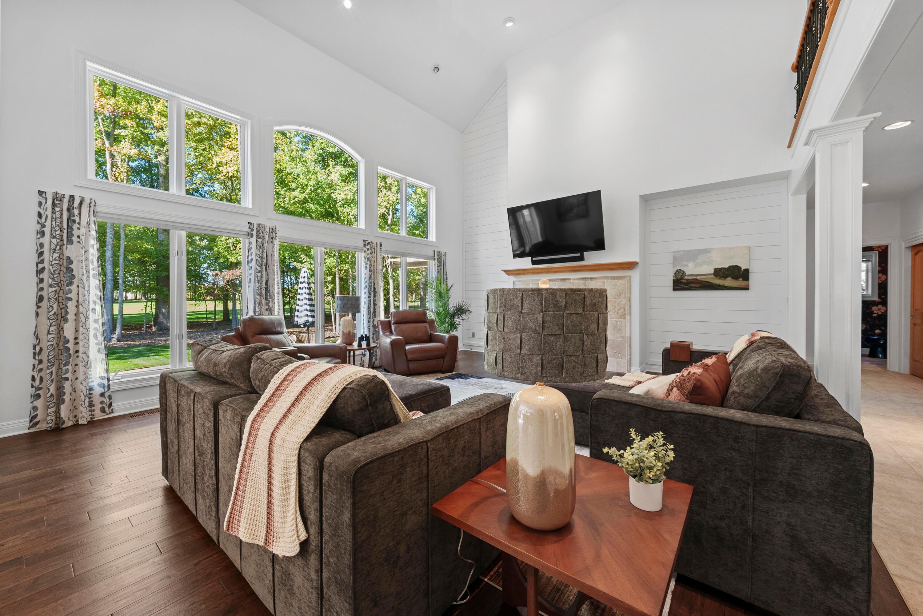 5222 Medallion Drive E