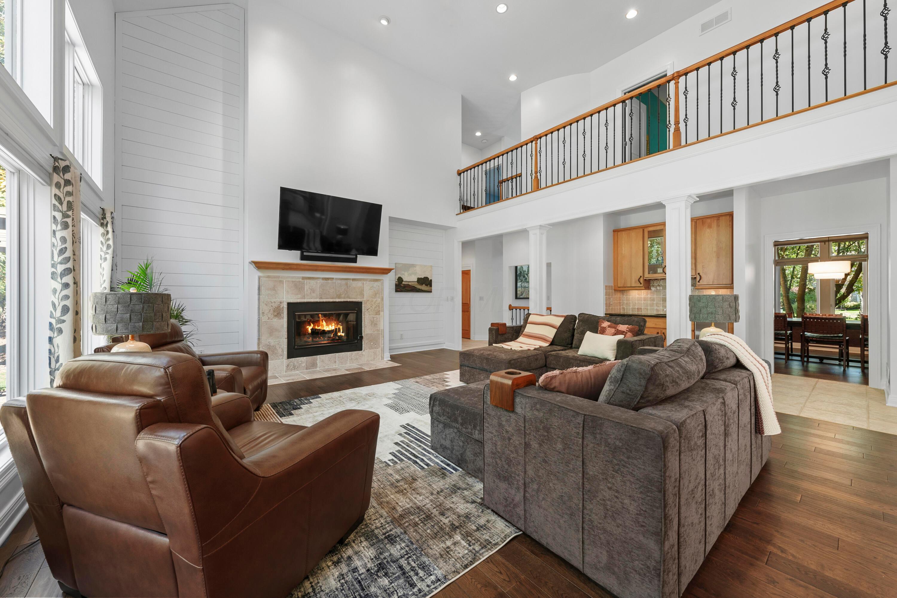 5222 Medallion Drive E