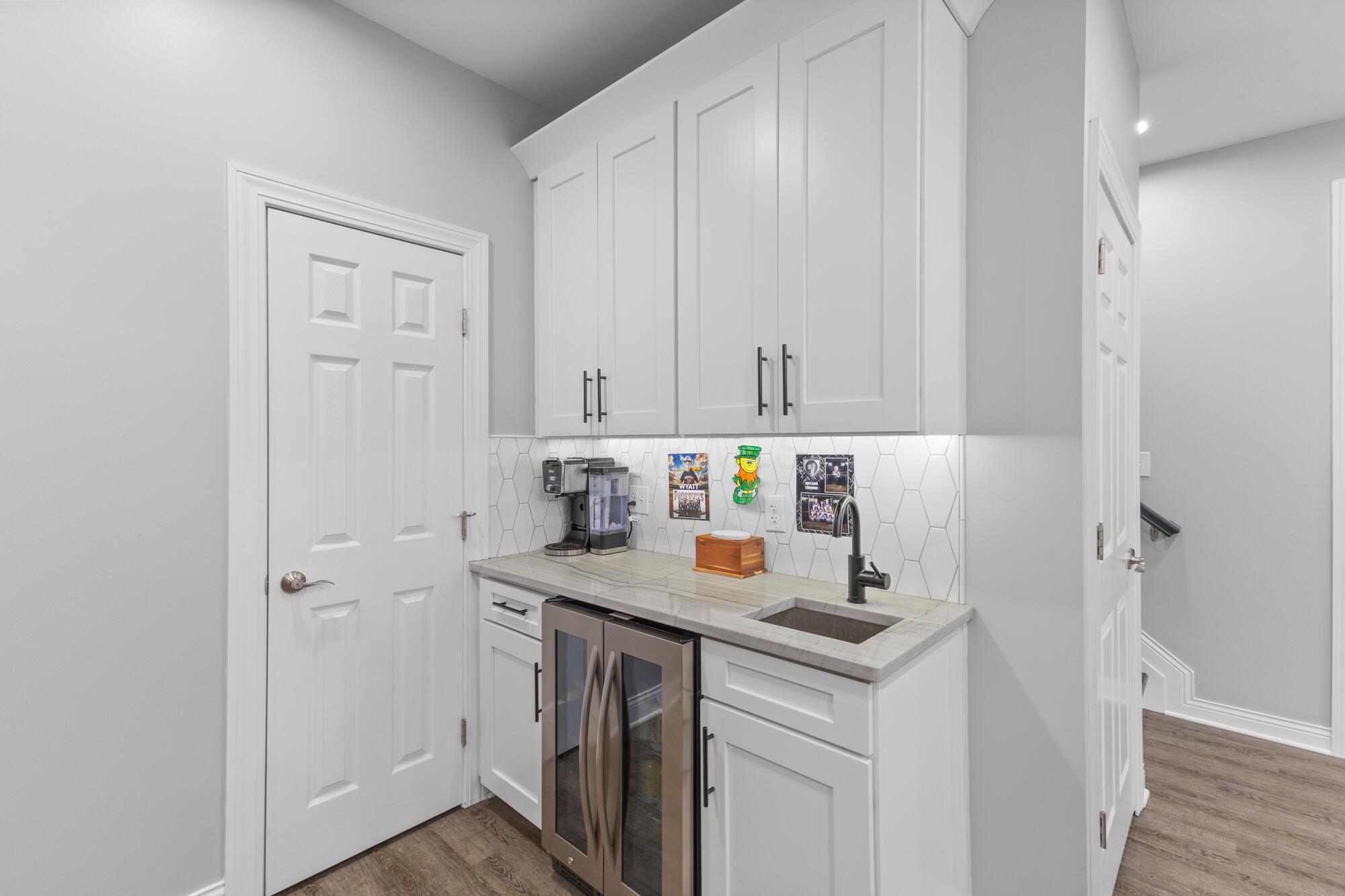 6113 El Camino Drive