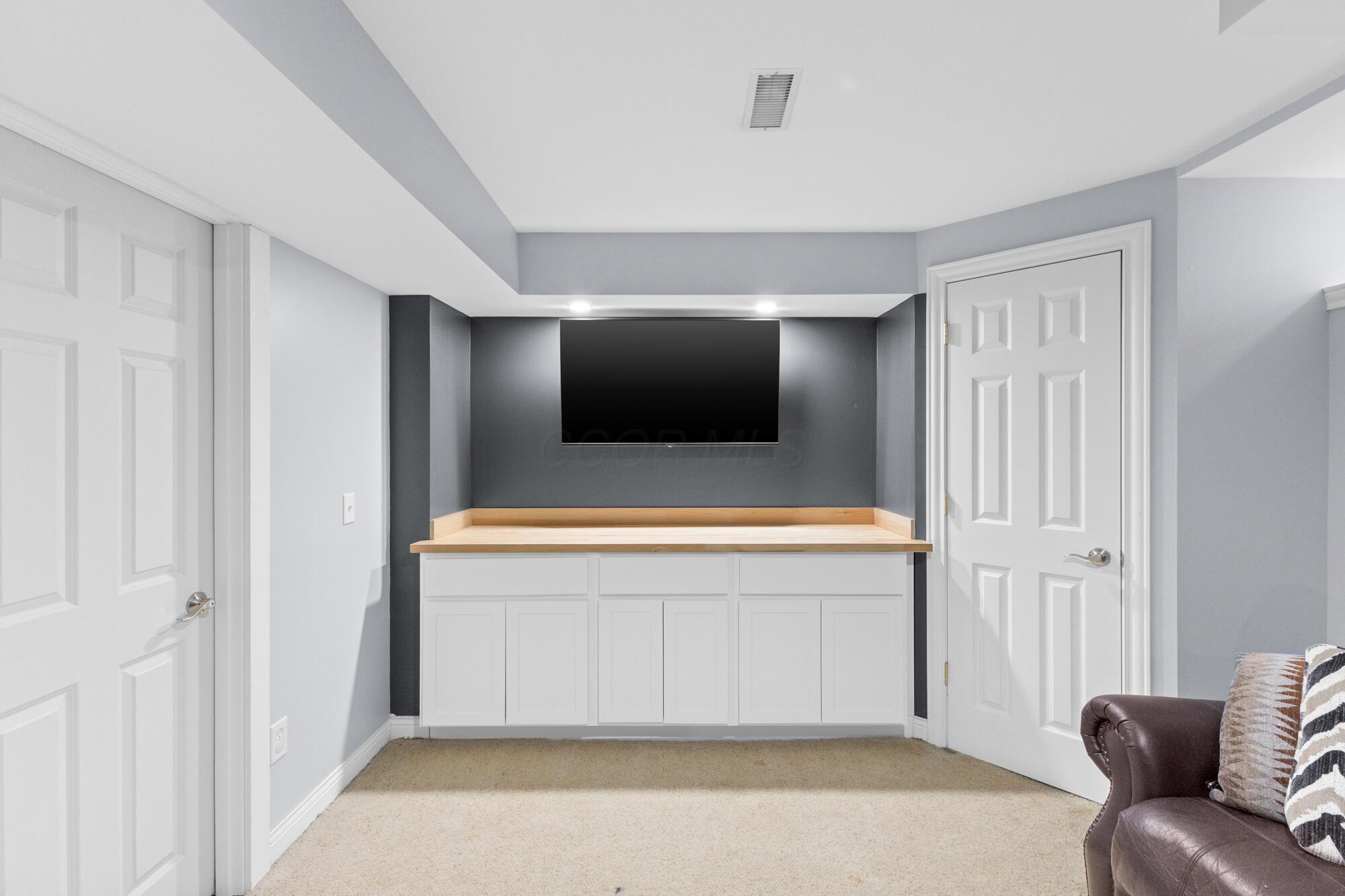 6113 El Camino Drive