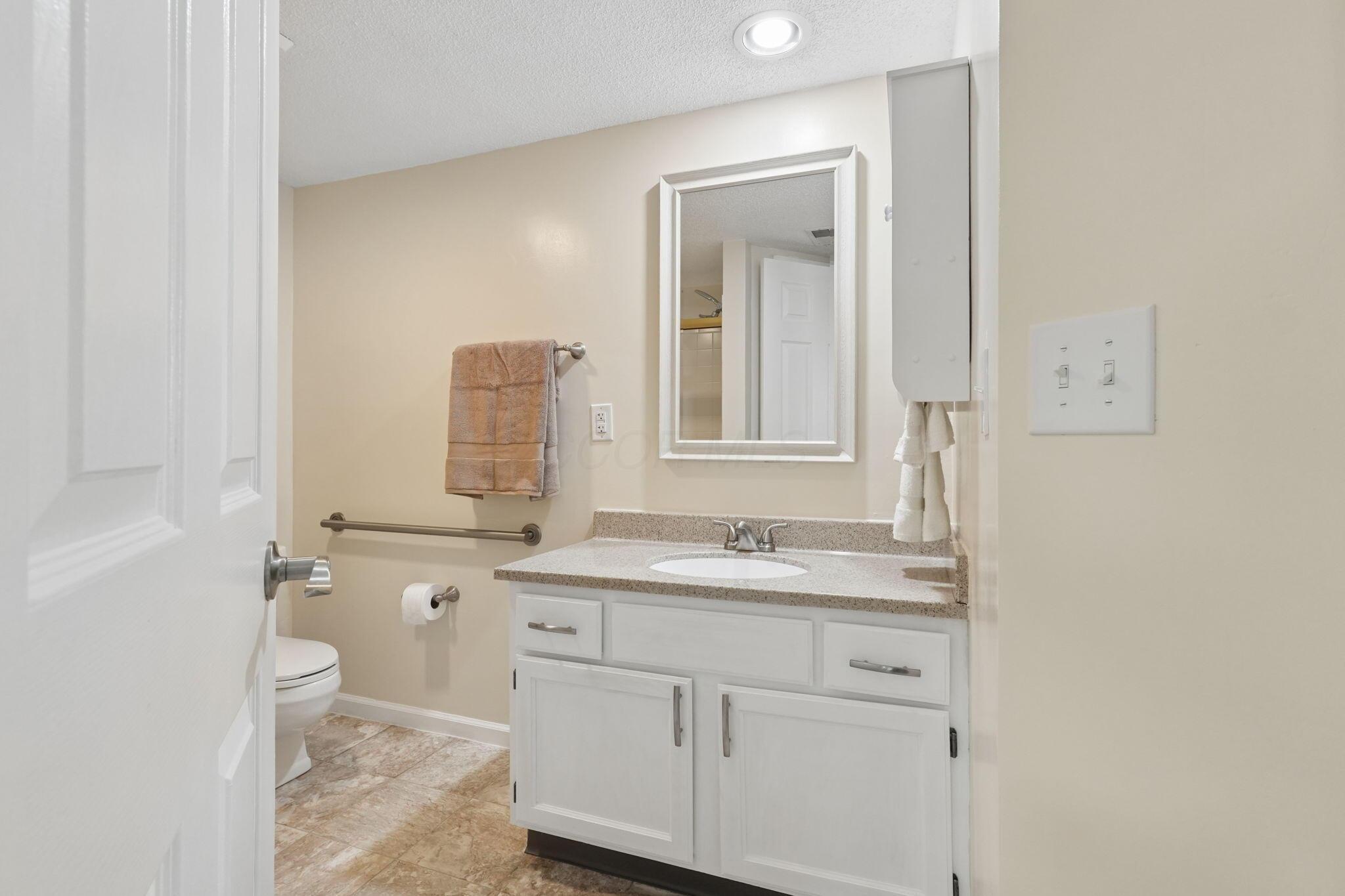 7150 E Main, A202