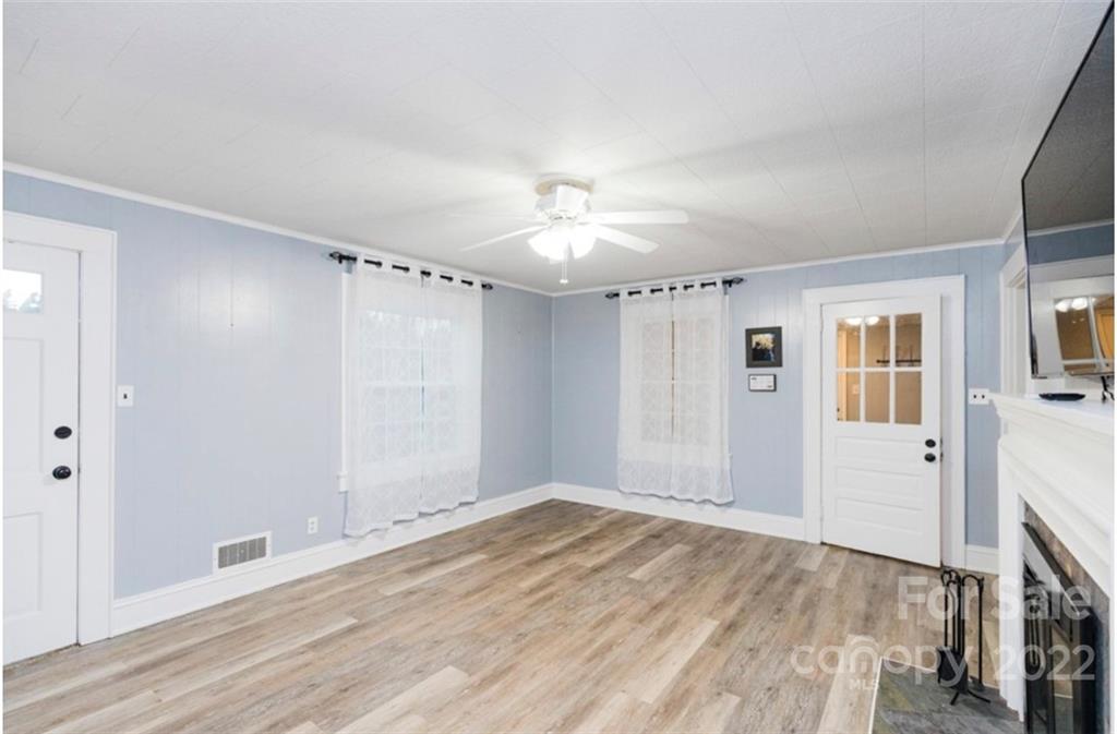 1121 27th St Drive SE Unit: -