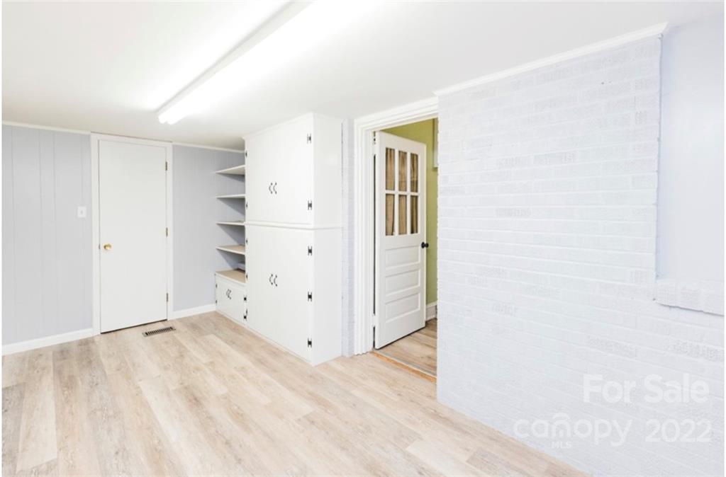 1121 27th St Drive SE Unit: -