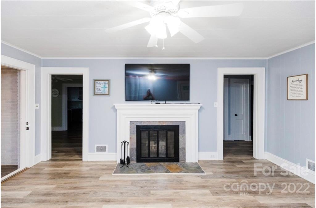 1121 27th St Drive SE Unit: -