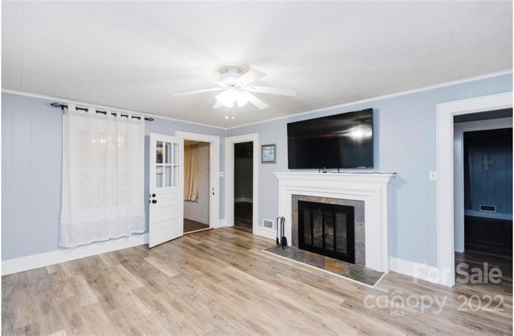 1121 27th St Drive SE Unit: -