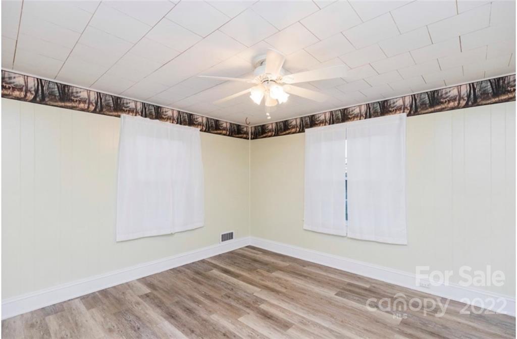 1121 27th St Drive SE Unit: -