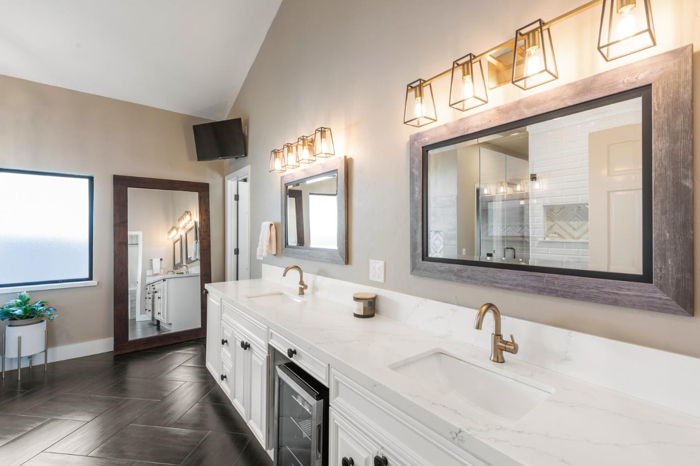 2 Sleepy Hollow Drive