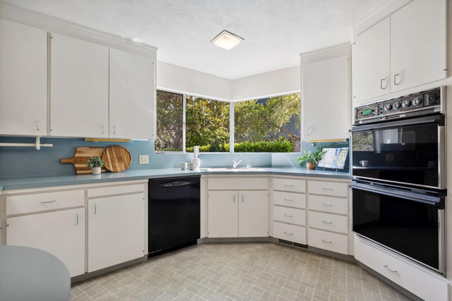 1109 Arroyo DR