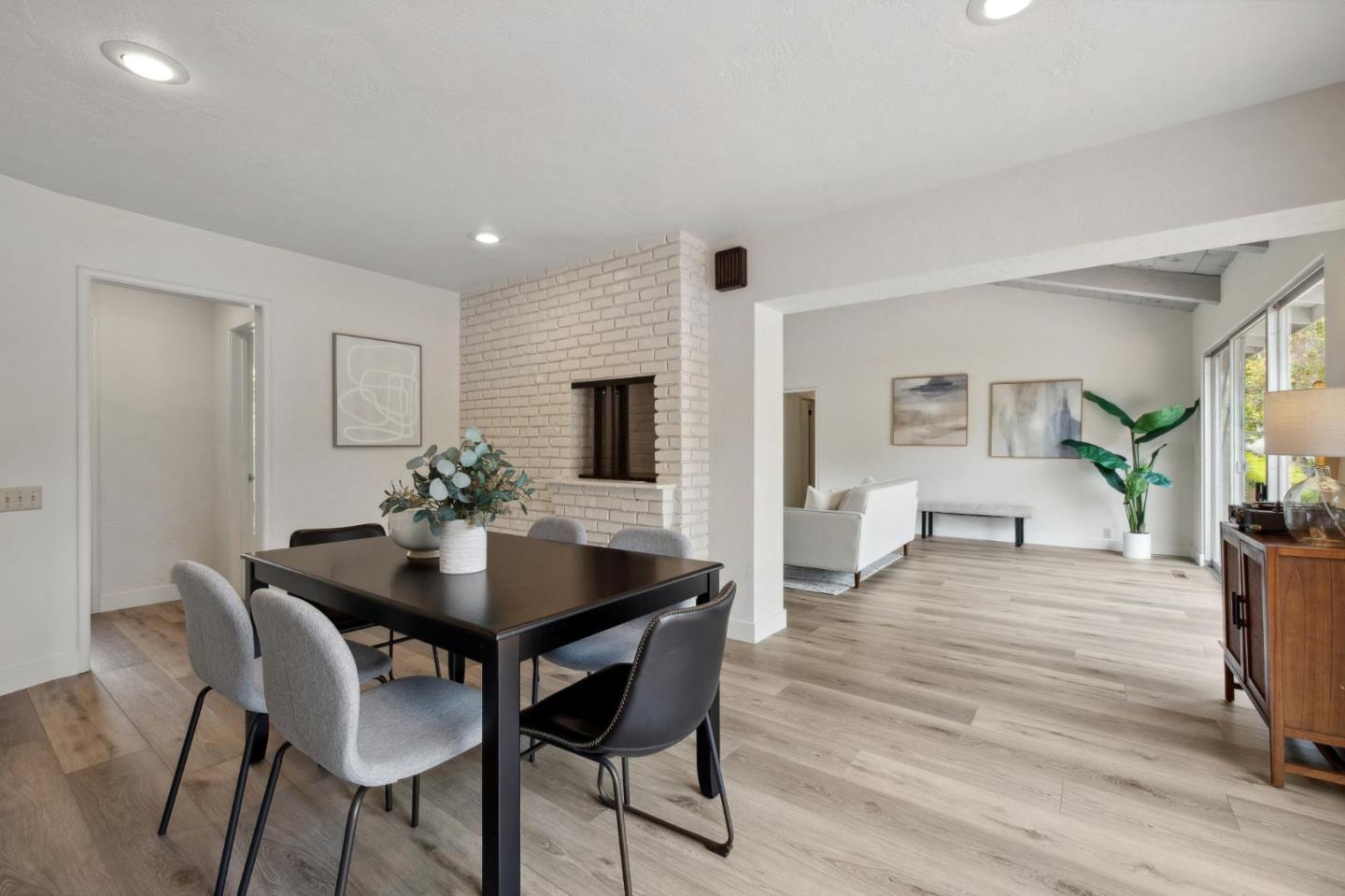 1109 Arroyo DR