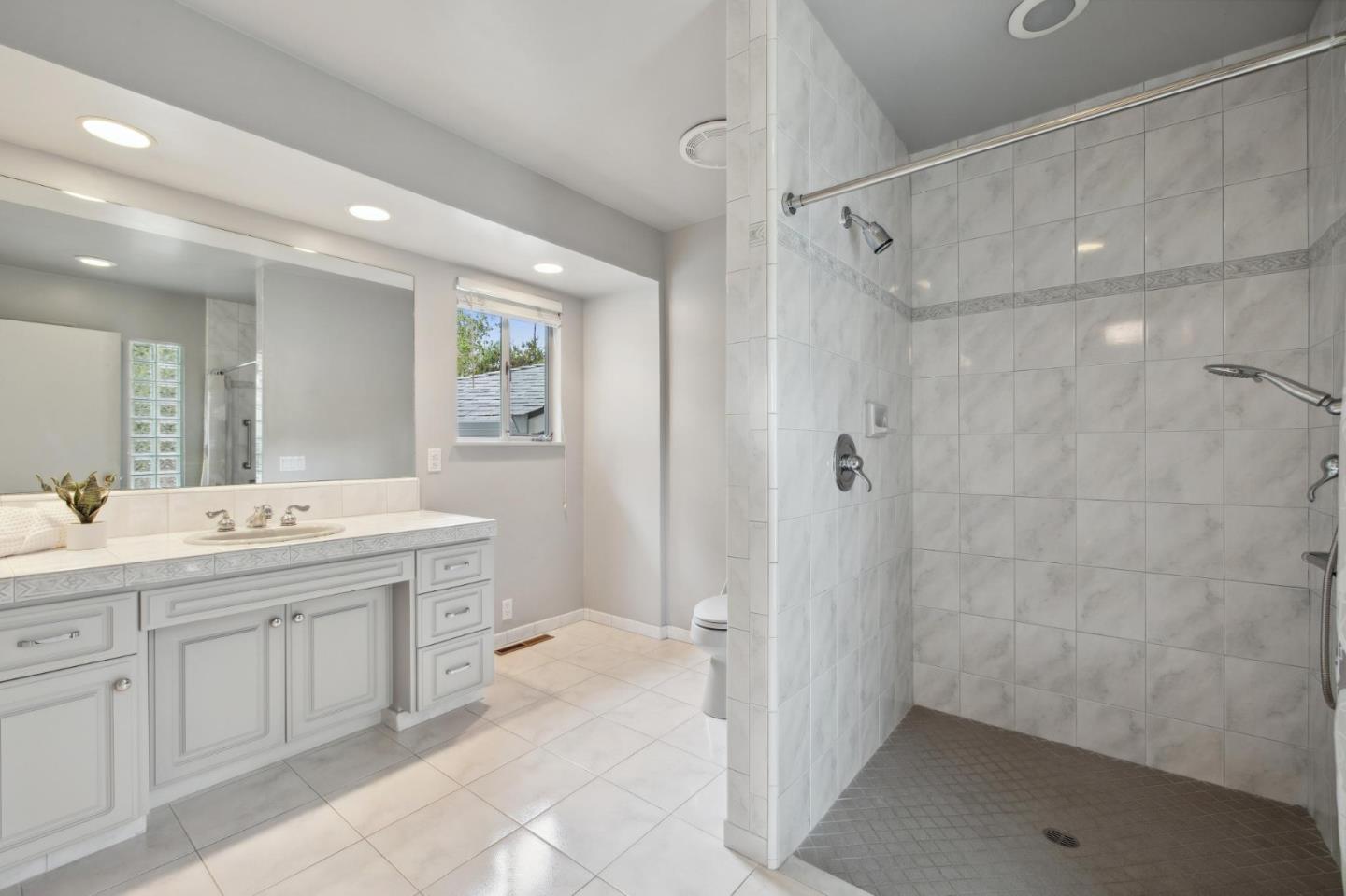 1109 Arroyo DR