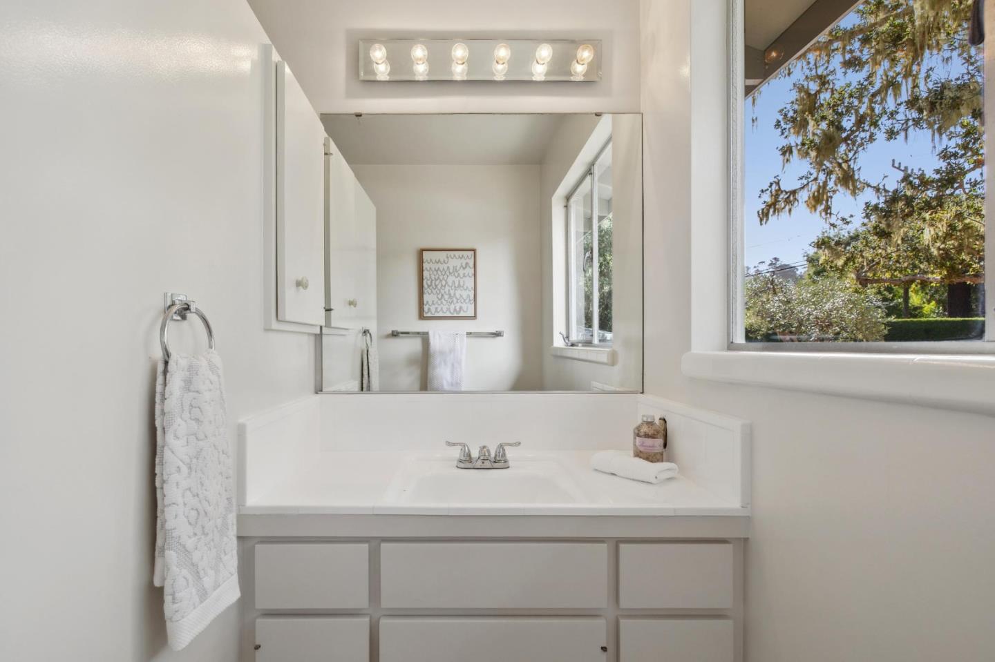 1109 Arroyo DR