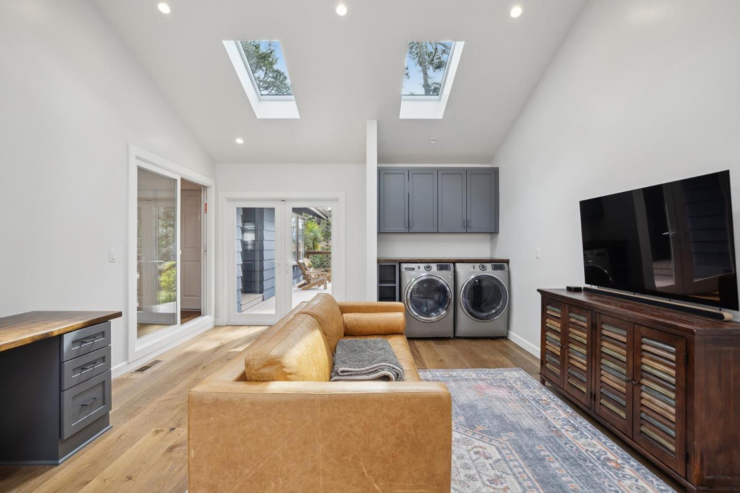 4095 Sunset Lane
