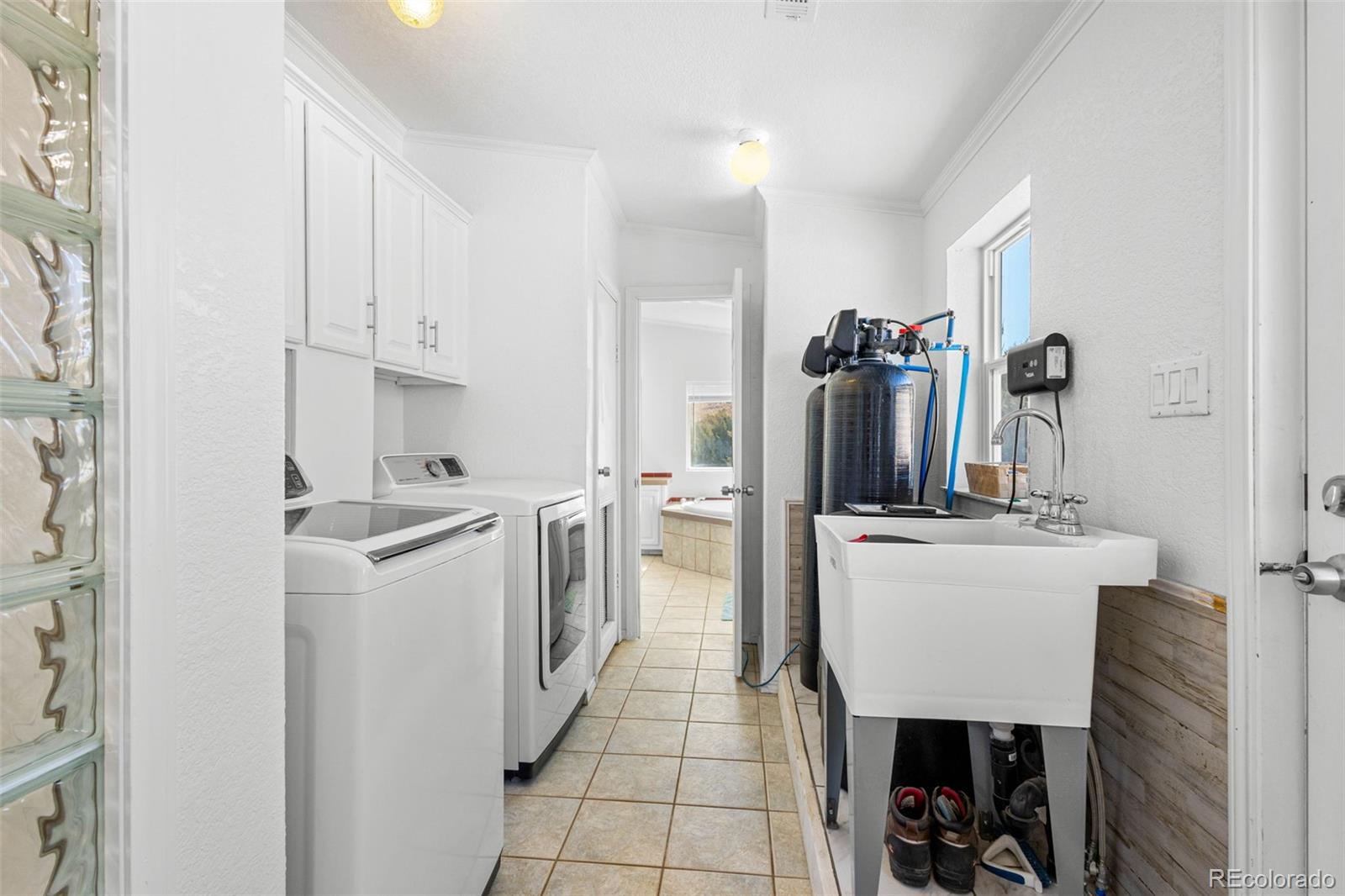 1381 Valley Drive
