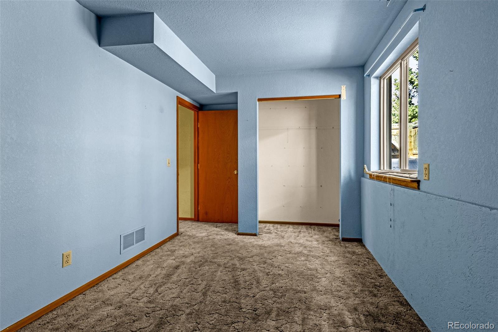 315 E Gunnison Avenue