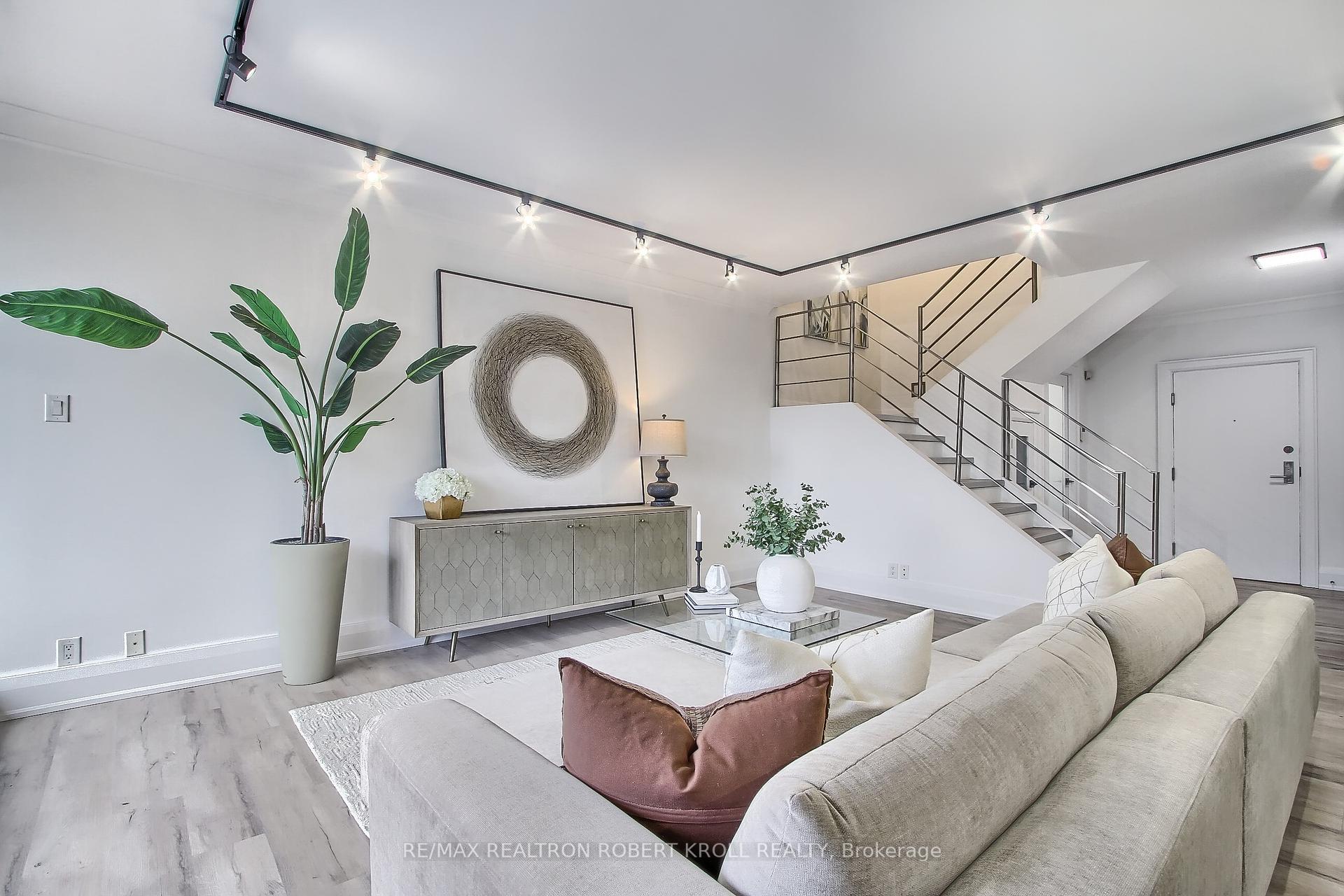 #406 - 55A Avenue Road, Toronto Unit: 406