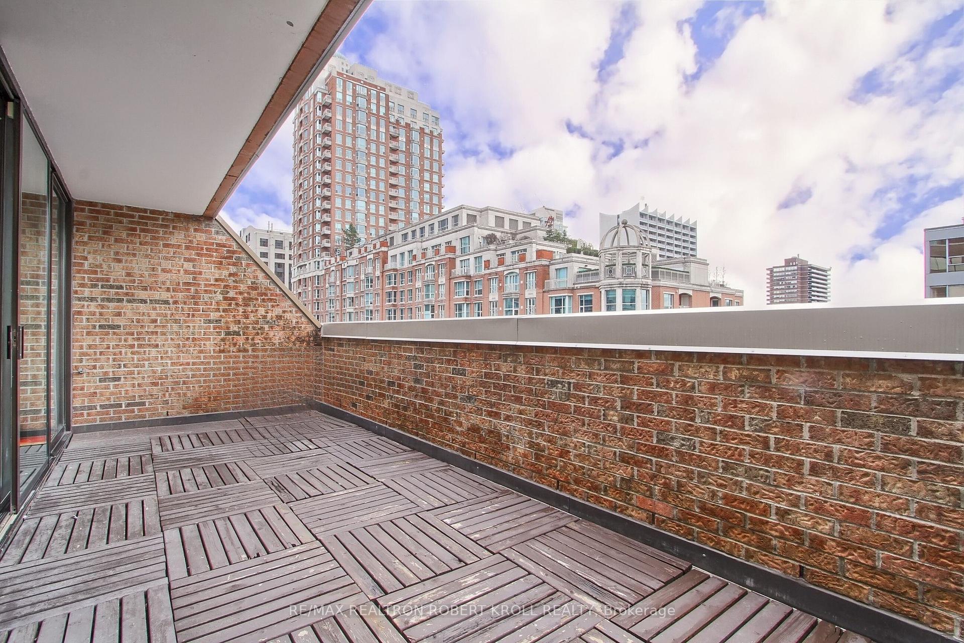 #406 - 55A Avenue Road, Toronto Unit: 406