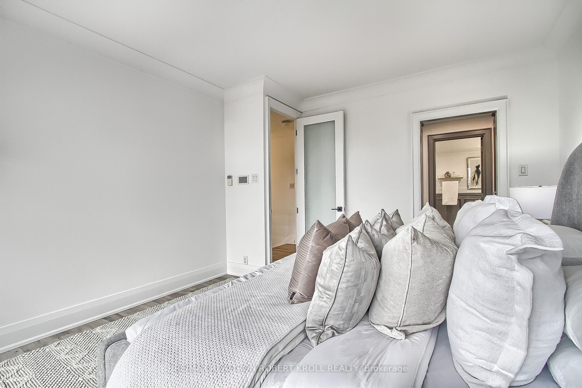 #406 - 55A Avenue Road, Toronto Unit: 406