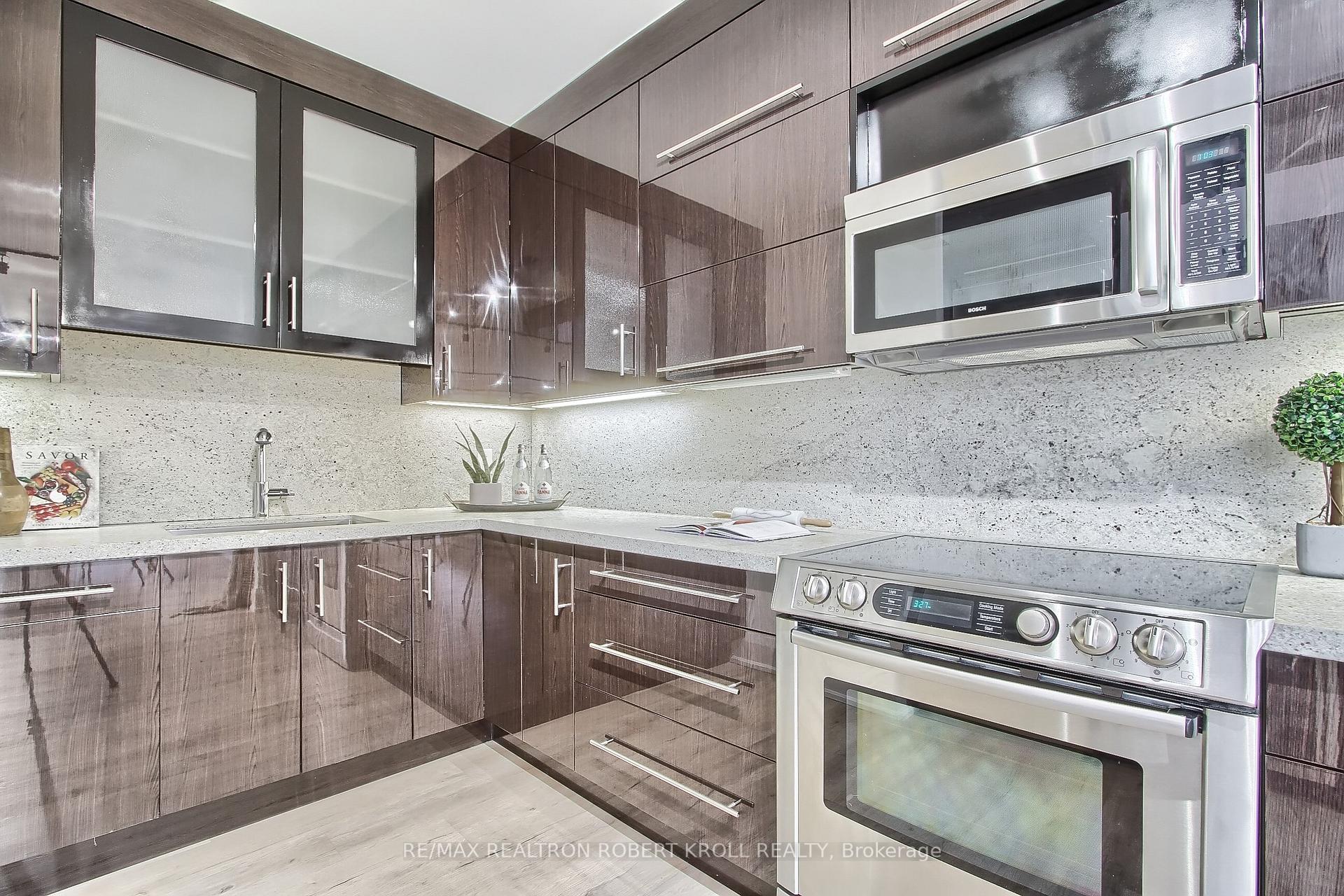 #406 - 55A Avenue Road, Toronto Unit: 406