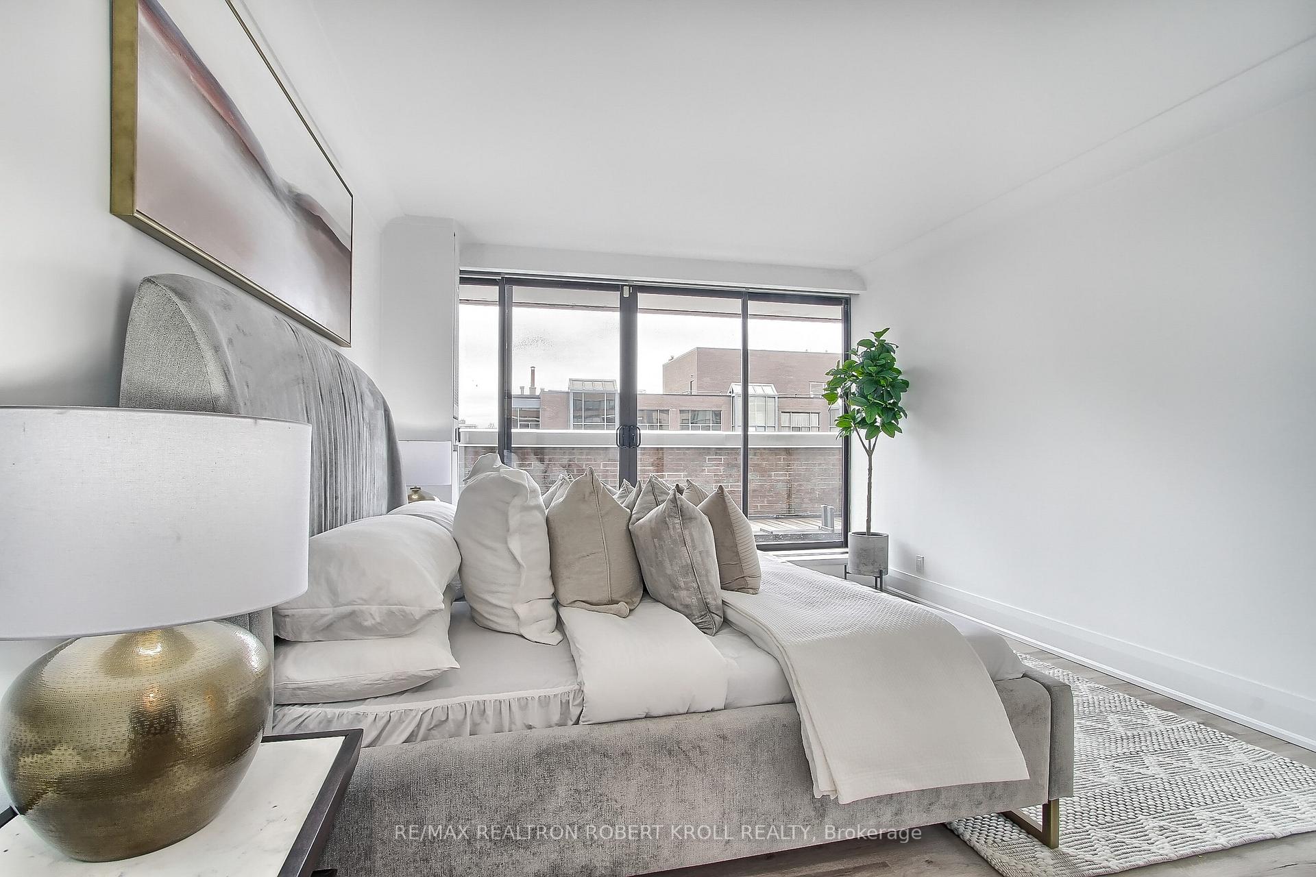 #406 - 55A Avenue Road, Toronto Unit: 406