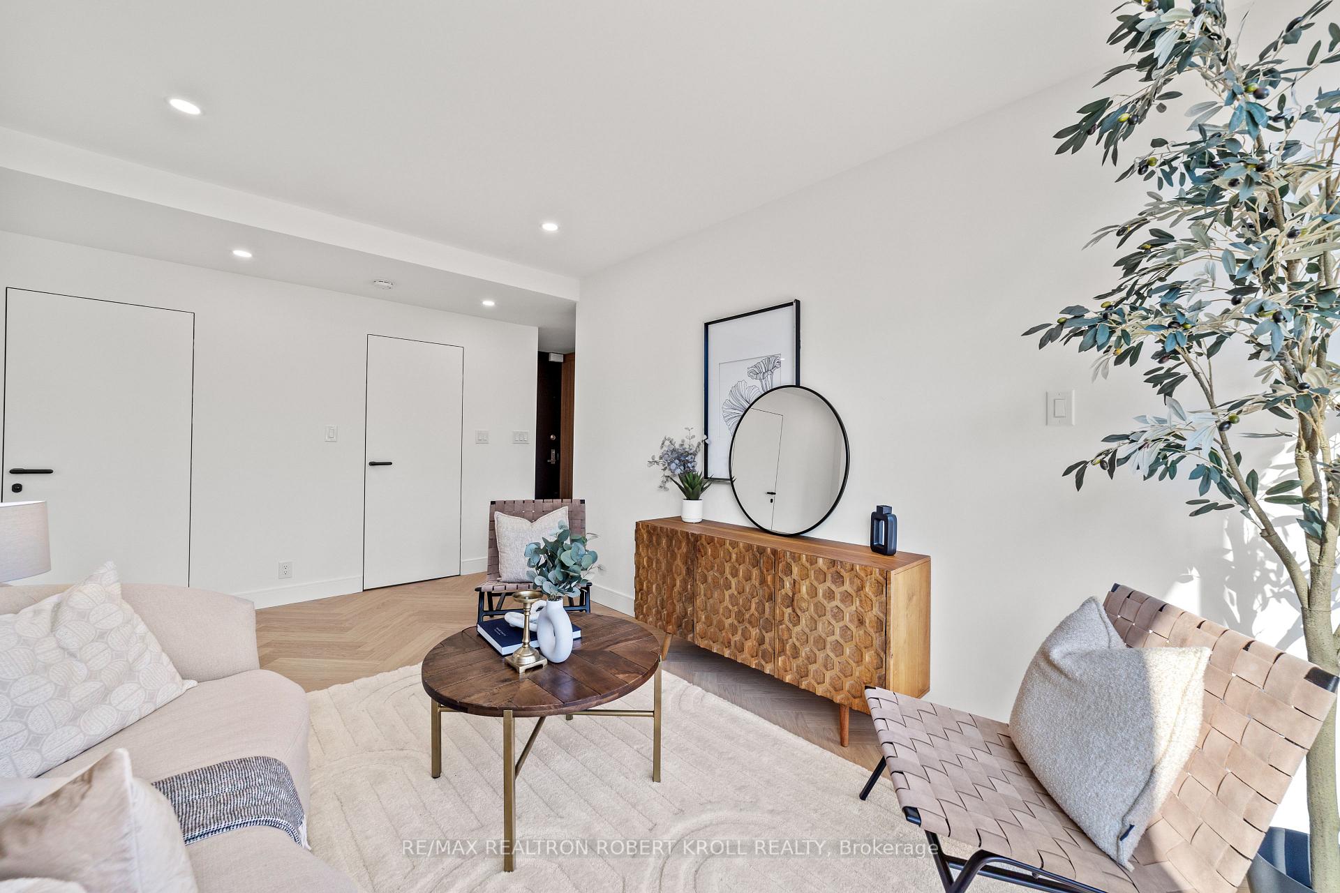 #602 - 55A Avenue Road, Toronto Unit: 602