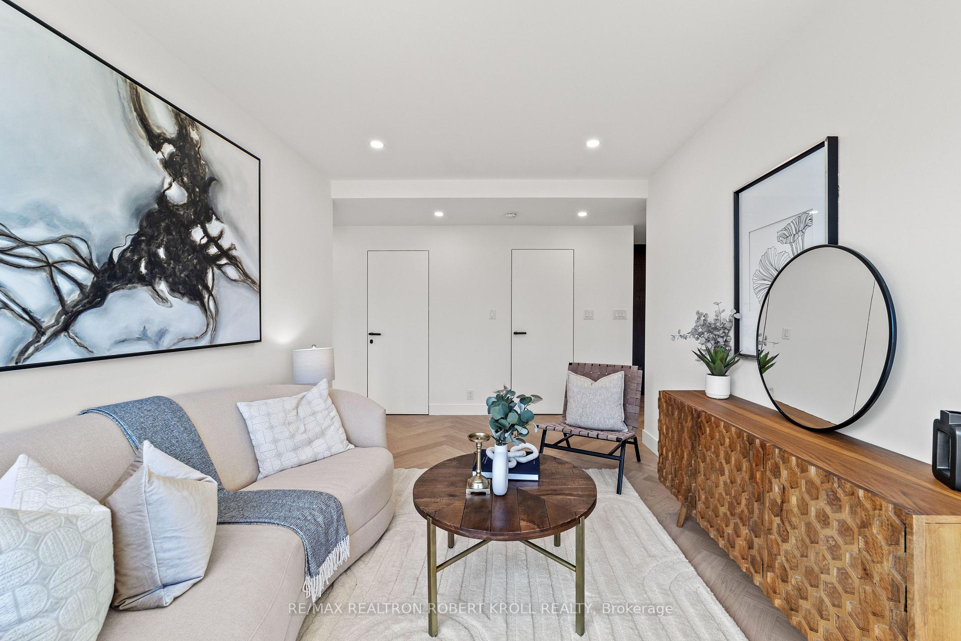 #602 - 55A Avenue Road, Toronto Unit: 602