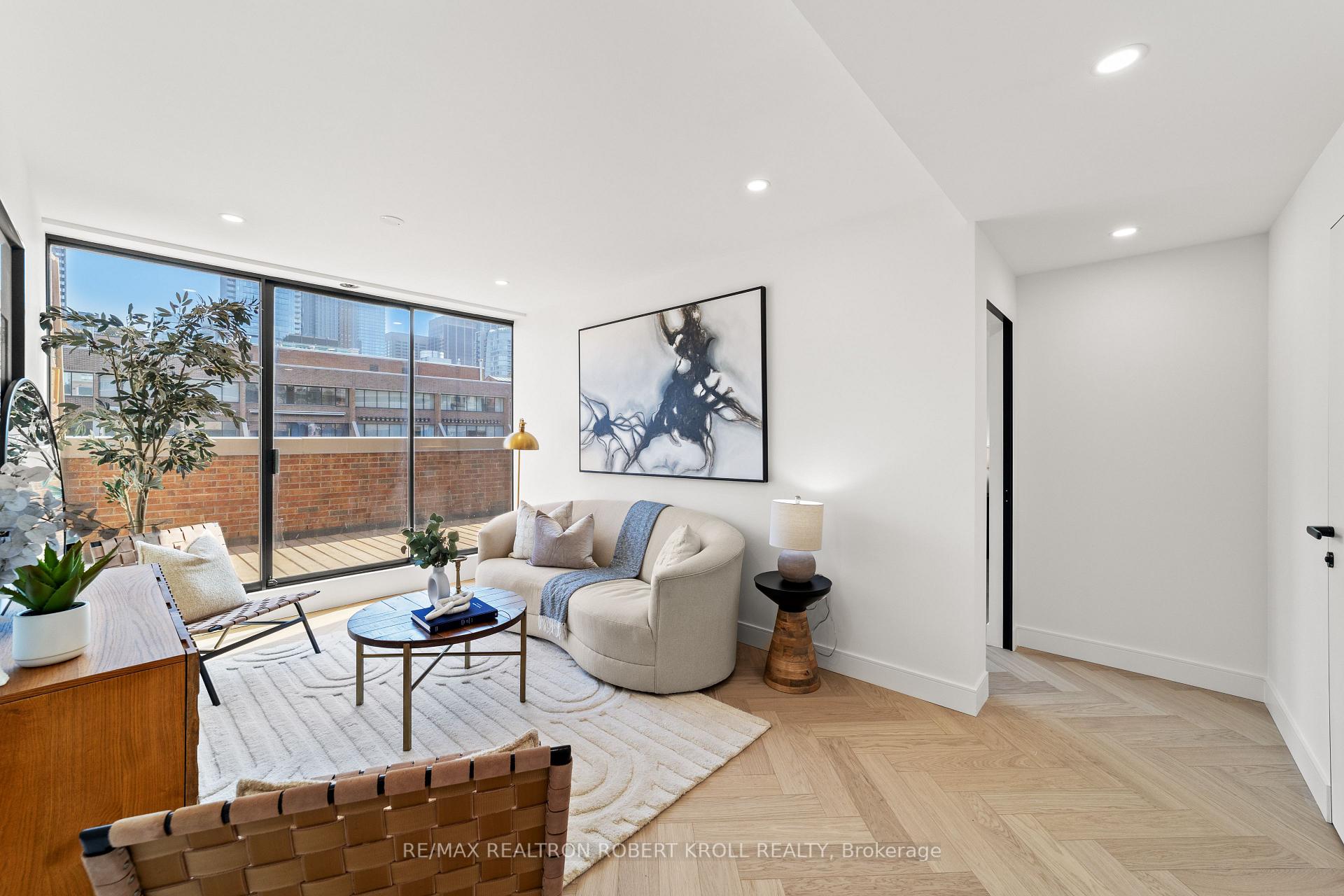 #602 - 55A Avenue Road, Toronto Unit: 602