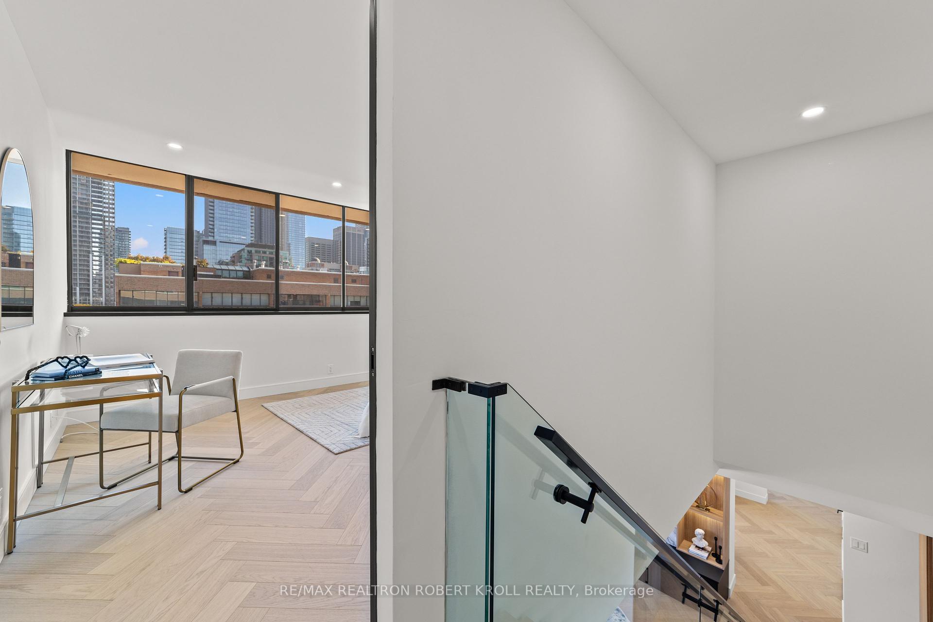 #602 - 55A Avenue Road, Toronto Unit: 602