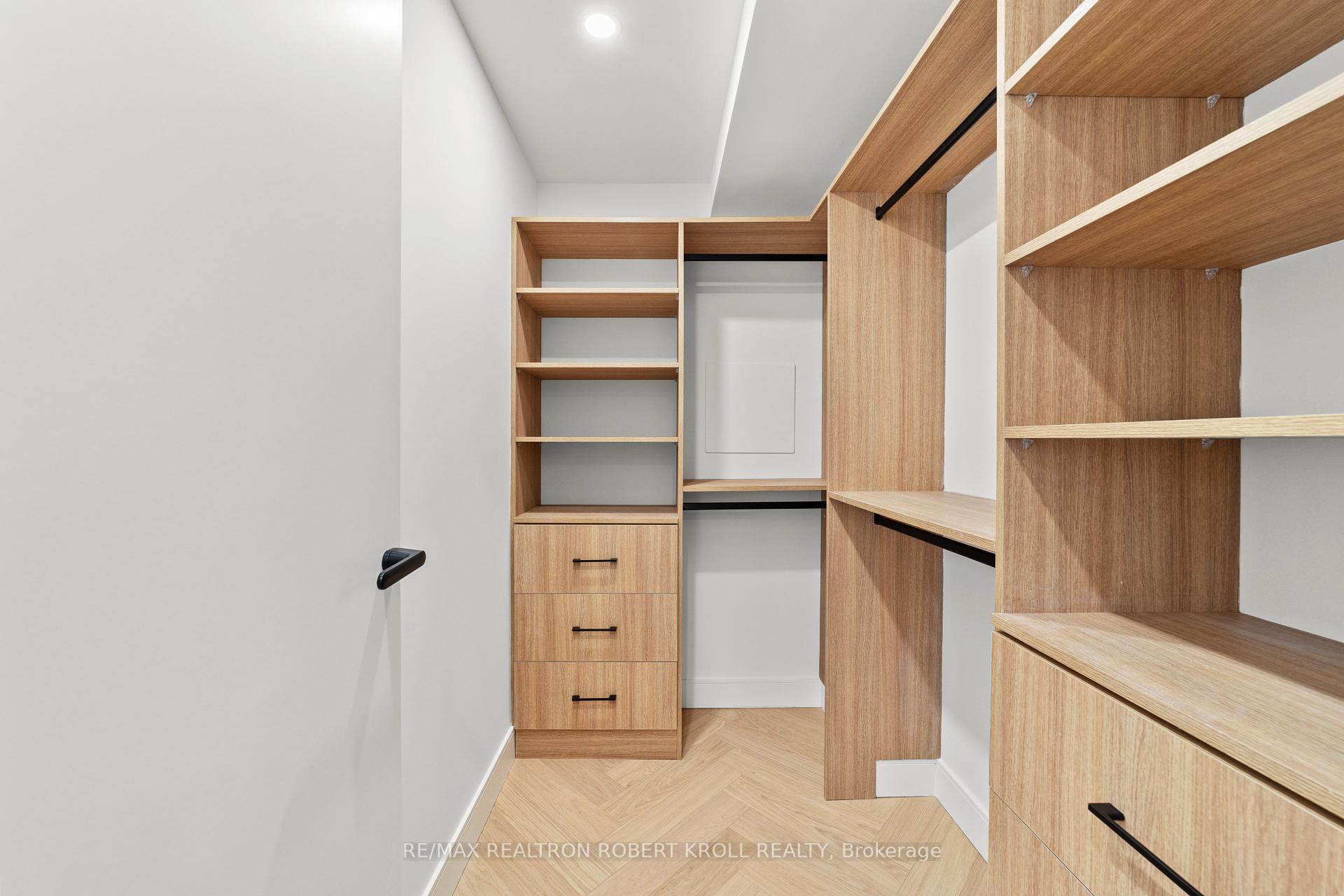 #602 - 55A Avenue Road, Toronto Unit: 602
