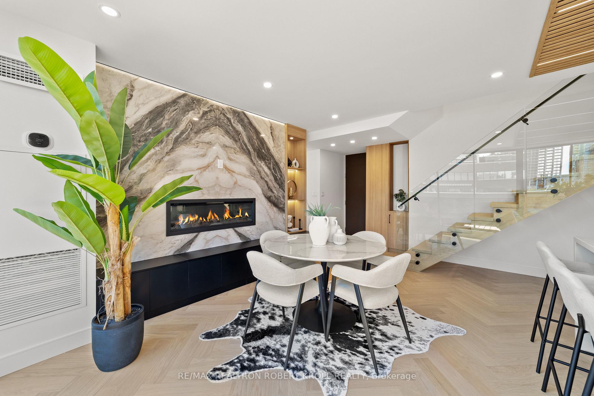 #602 - 55A Avenue Road, Toronto Unit: 602