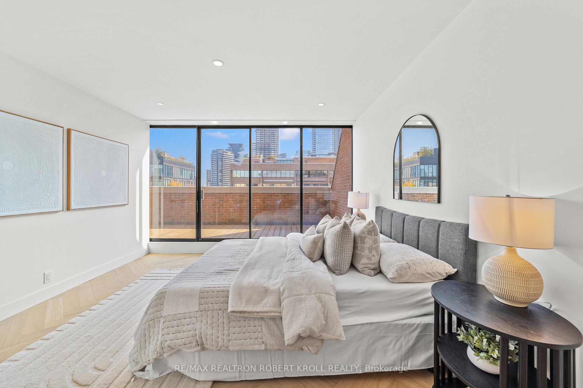 #602 - 55A Avenue Road, Toronto Unit: 602
