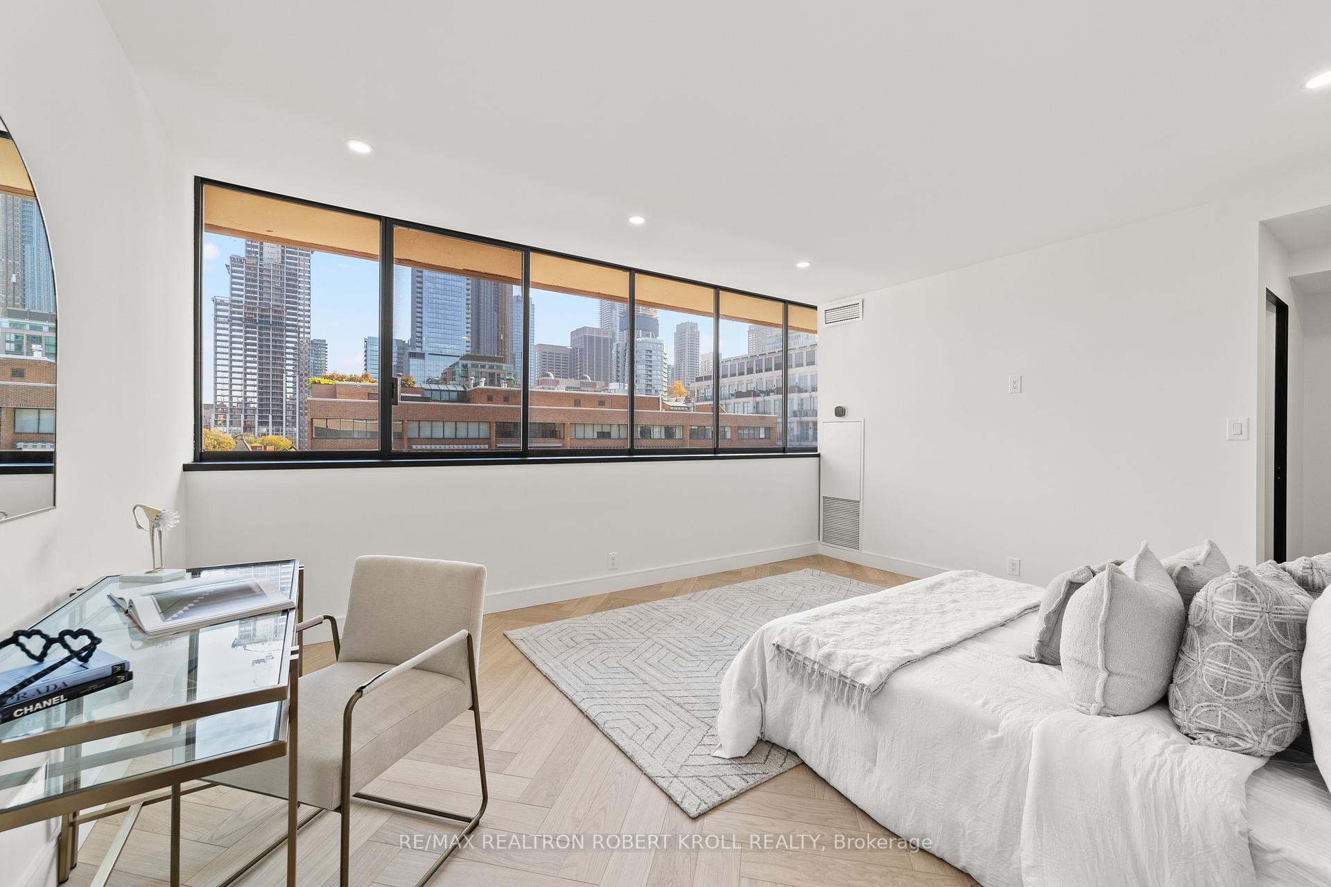 #602 - 55A Avenue Road, Toronto Unit: 602