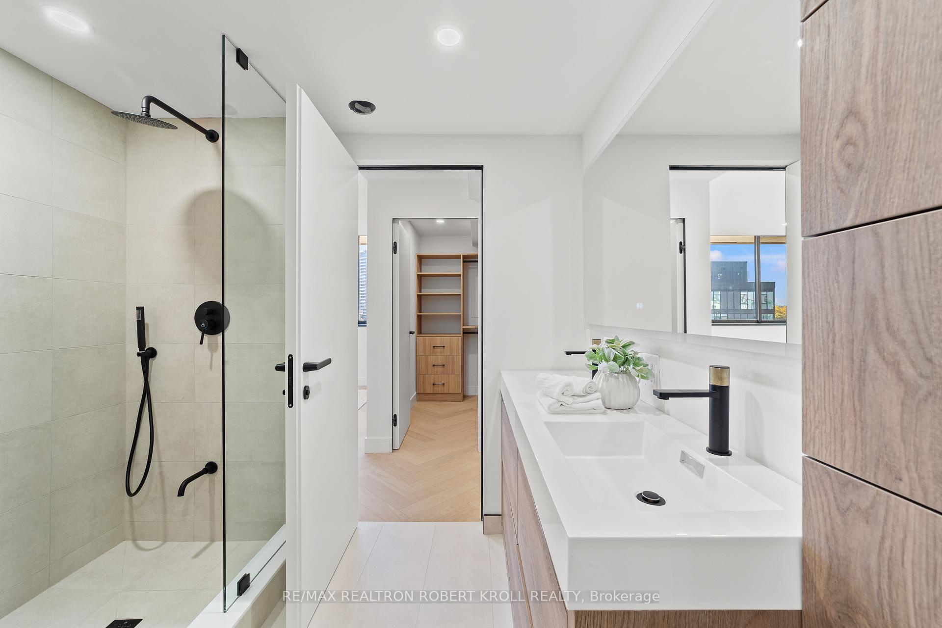 #602 - 55A Avenue Road, Toronto Unit: 602