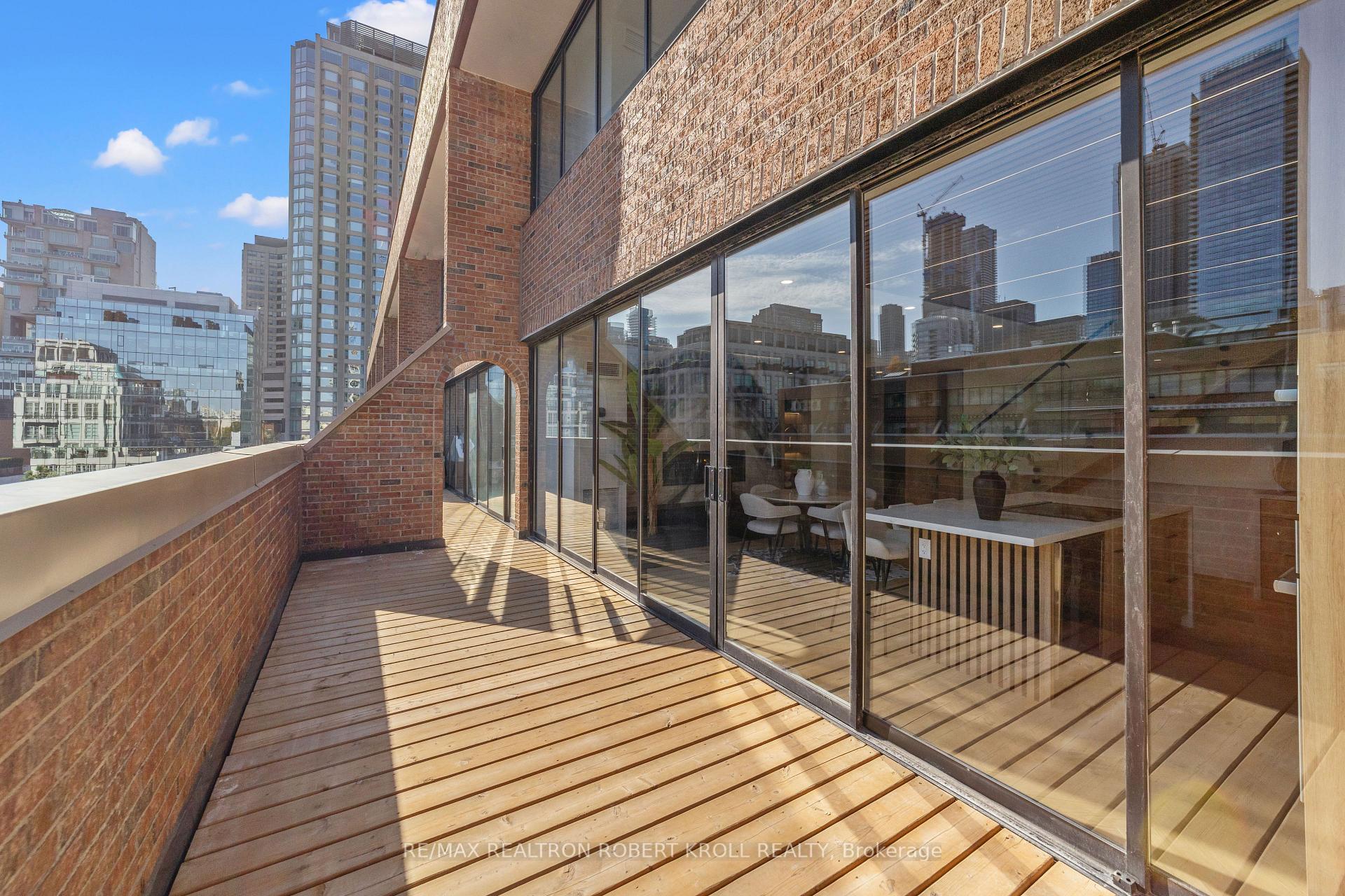 #602 - 55A Avenue Road, Toronto Unit: 602