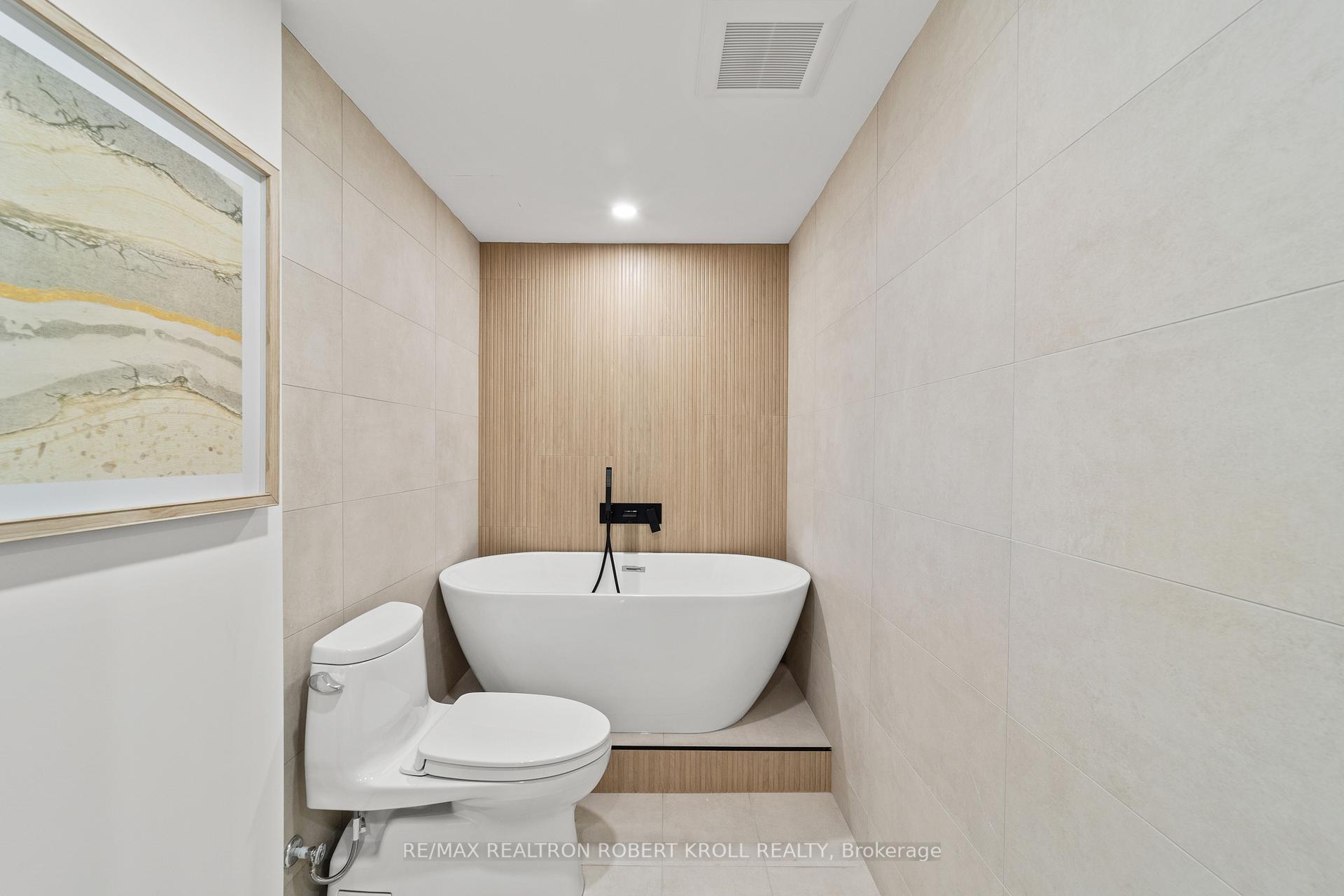 #602 - 55A Avenue Road, Toronto Unit: 602